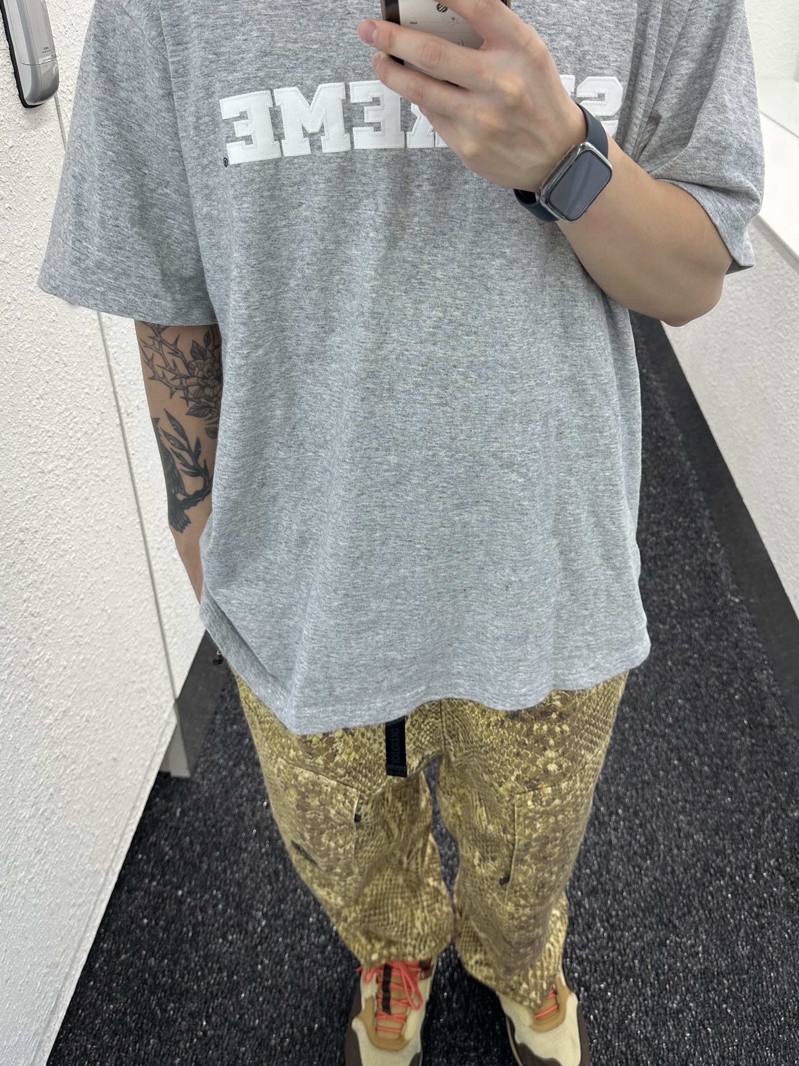 Supreme Collegiate S/S Top Heather Grey - 23FW, Supreme x Nike ACG Belted Denim Pants Gold Snakeskin - 22FW 착용 스타일 - 2