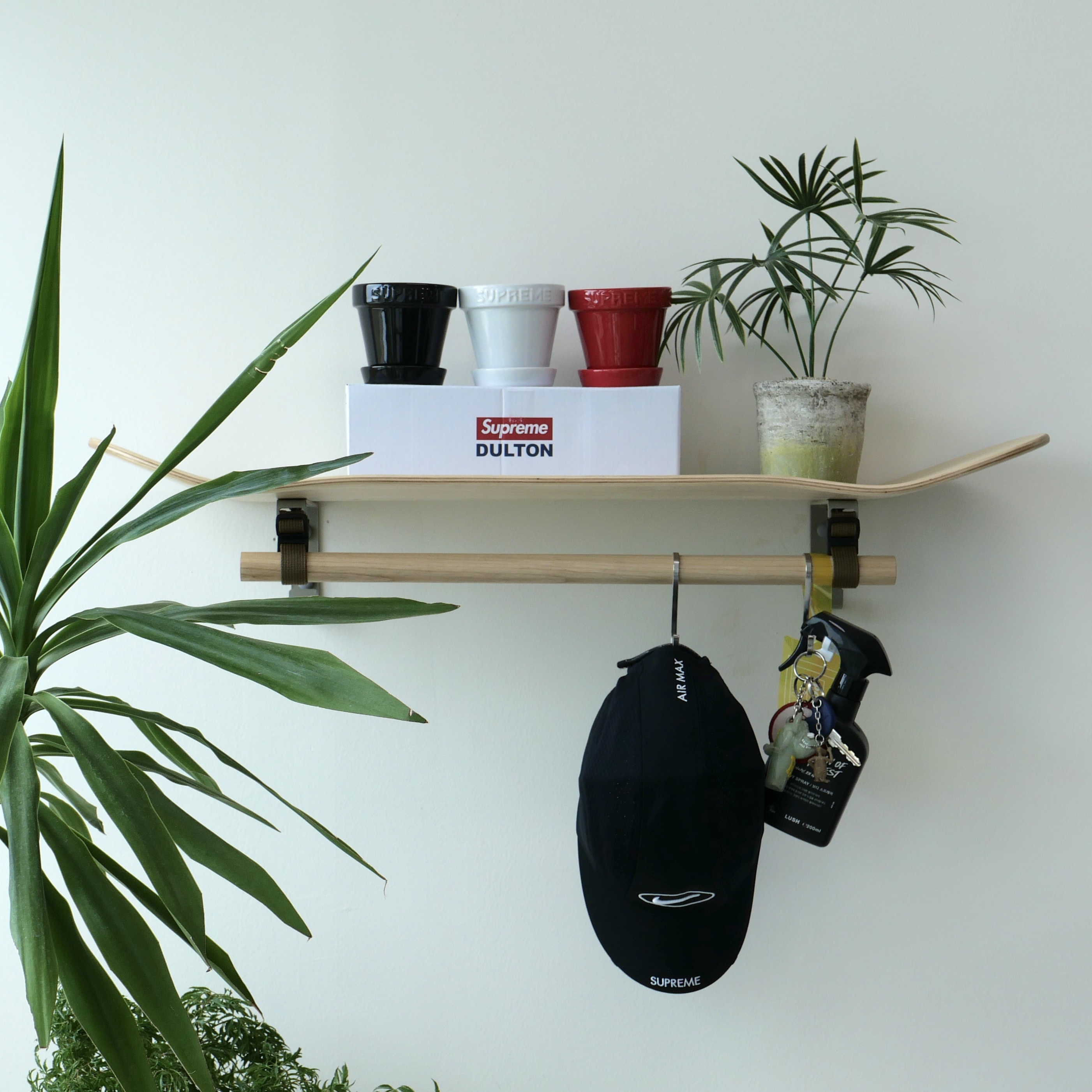Supreme Mini Planters Multicolor (Set of 3) - 25SS, Supreme x Nike Running Hat Black - 25SS 착용 스타일