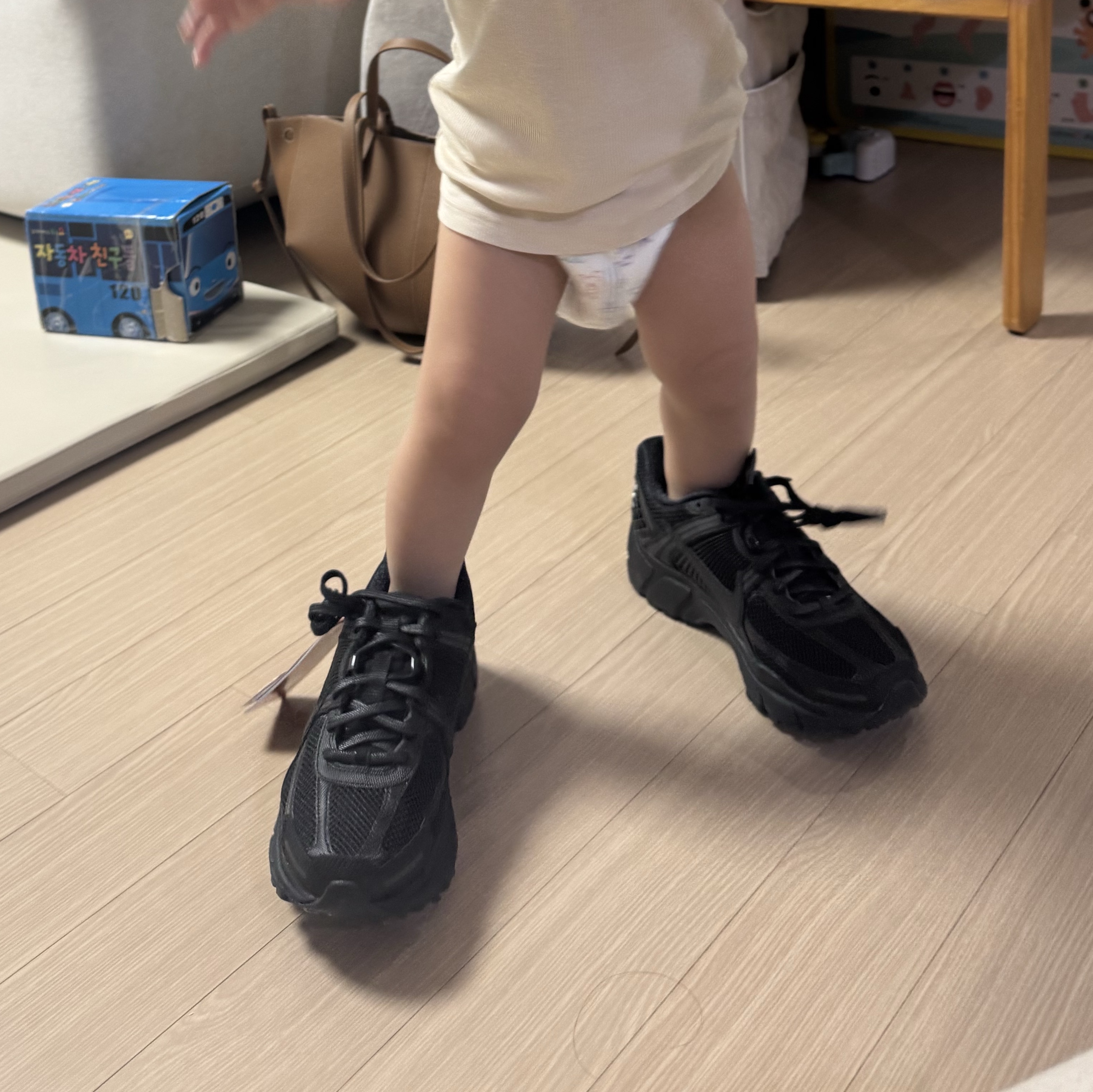 Nike Zoom Vomero 5 SP Black 착용 스타일