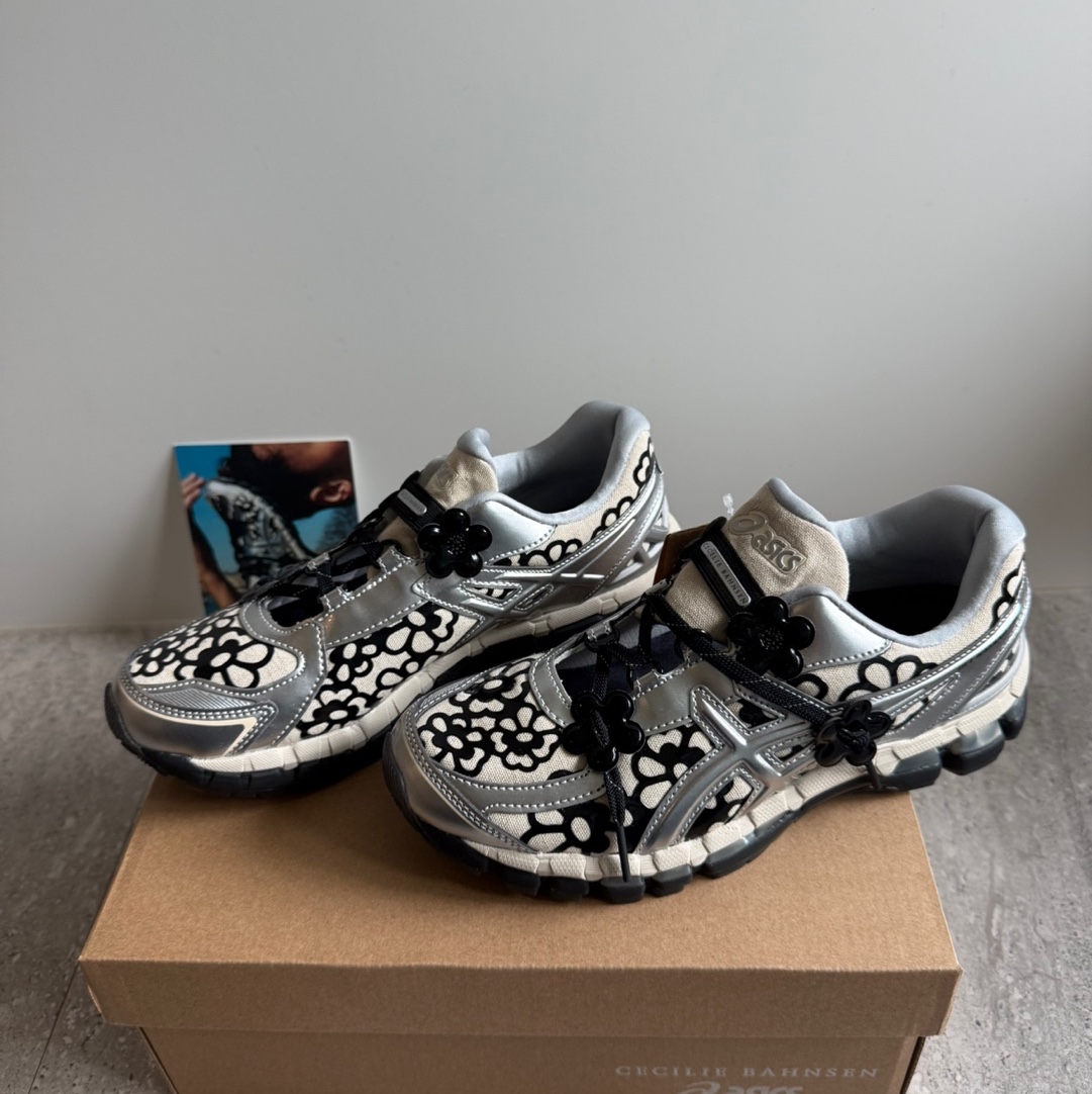 Asics x Cecilie Bahnsen Gel-Kayano 20 Vanilla Pure Silver 착용 스타일