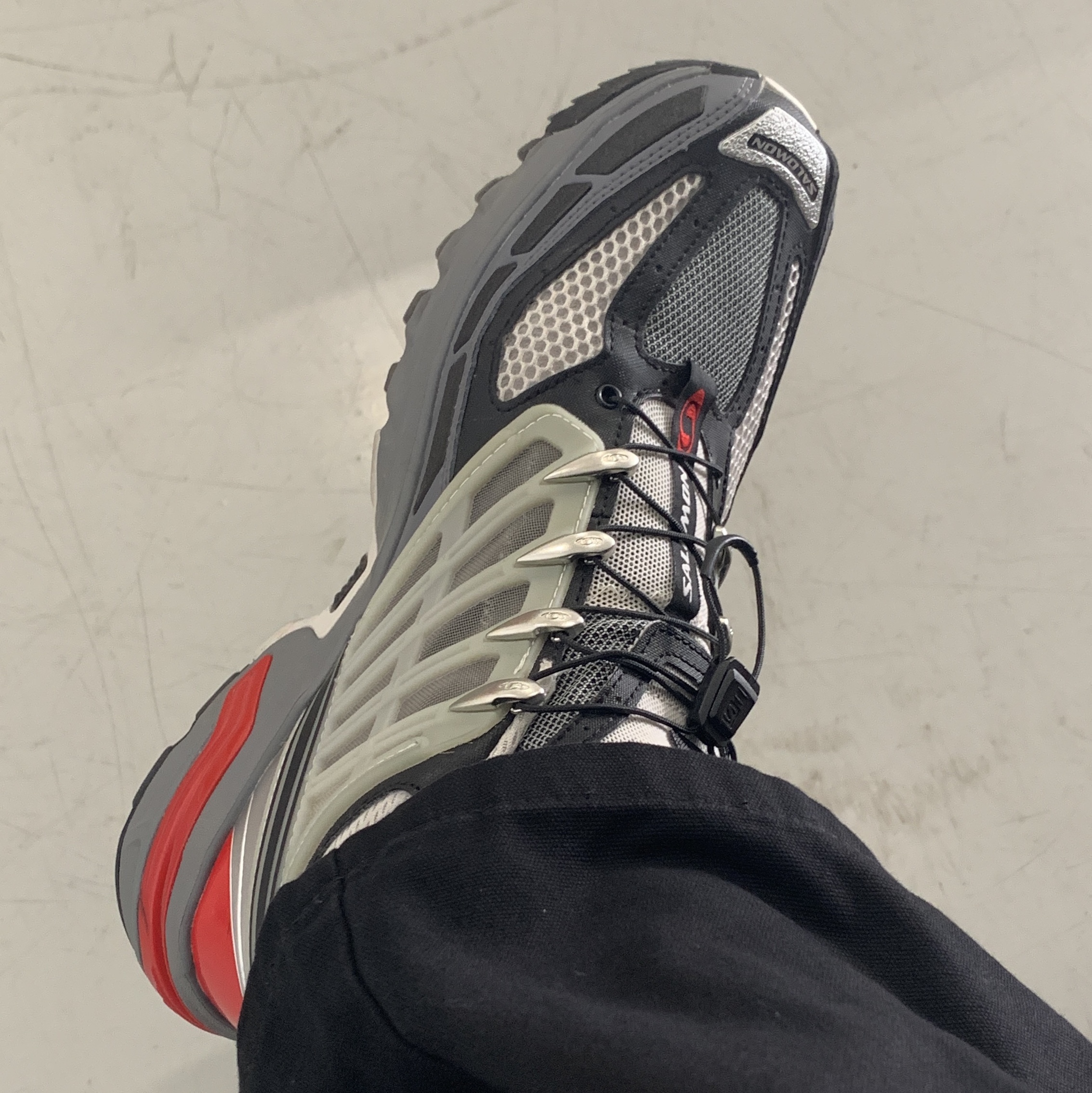 Salomon ACS Pro ADV Lunar Rock Goji 착용 스타일