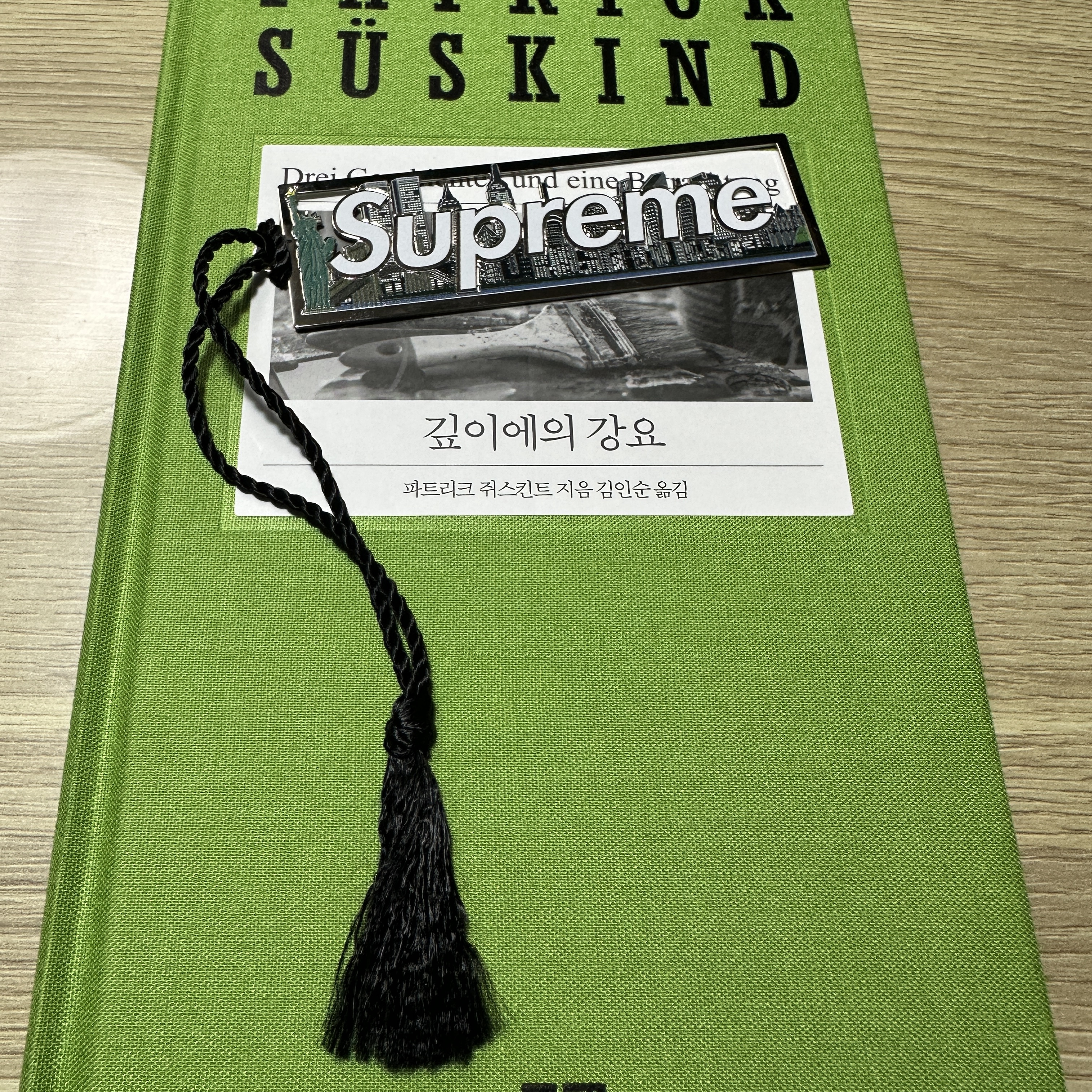 Supreme x David Howell & Co. Metal Bookmark Multicolor - 24FW 착용 스타일