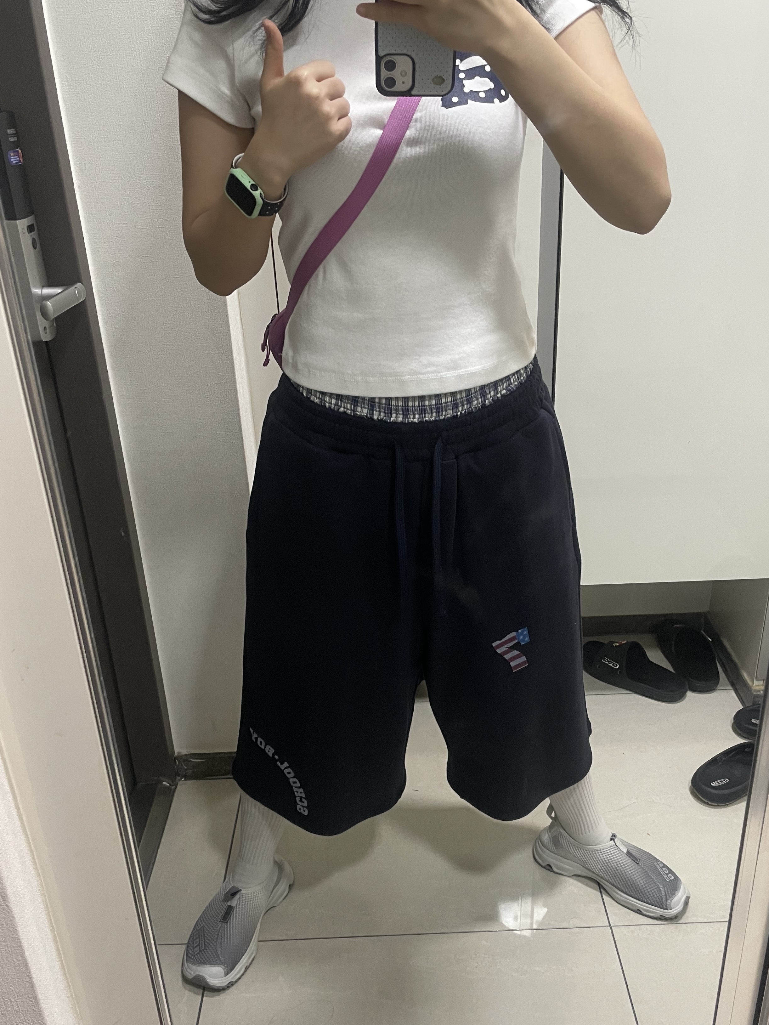 [예약 배송] AEAE Dot Small Letter Tee White, AEAE Trunk Layered Sweatshorts Navy 착용 스타일 - 2