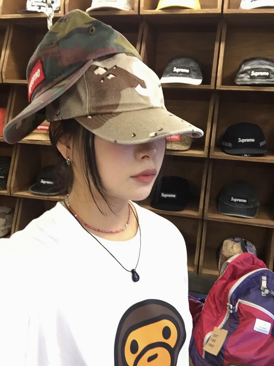 Supreme Pigment S Logo 6-Panel Chocolate Chip Camo - 24FW, BAPE Baby Milo T-Shirt White 착용 스타일 - 3