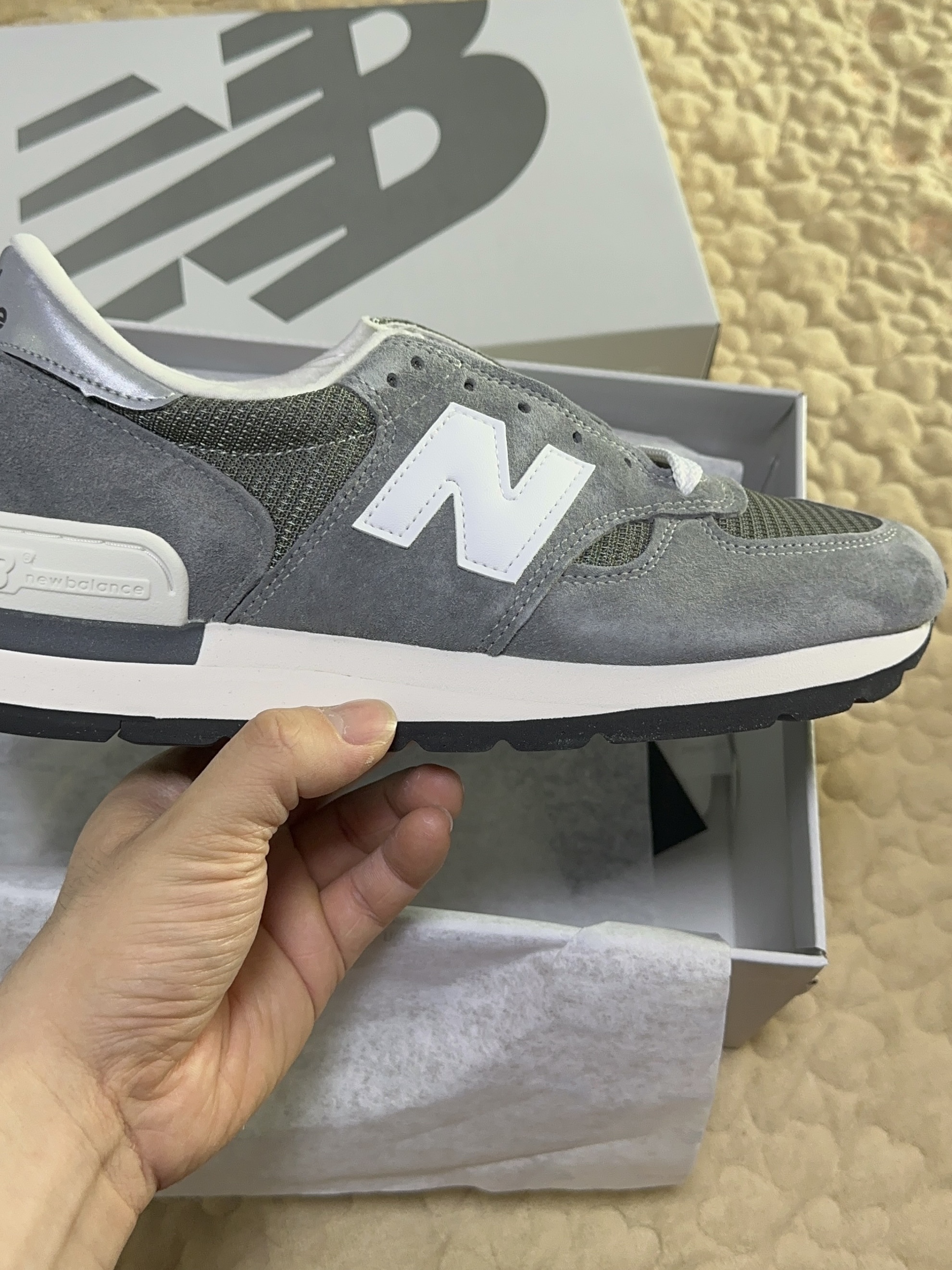 New Balance 990v1 Made in USA Grey White 착용 스타일