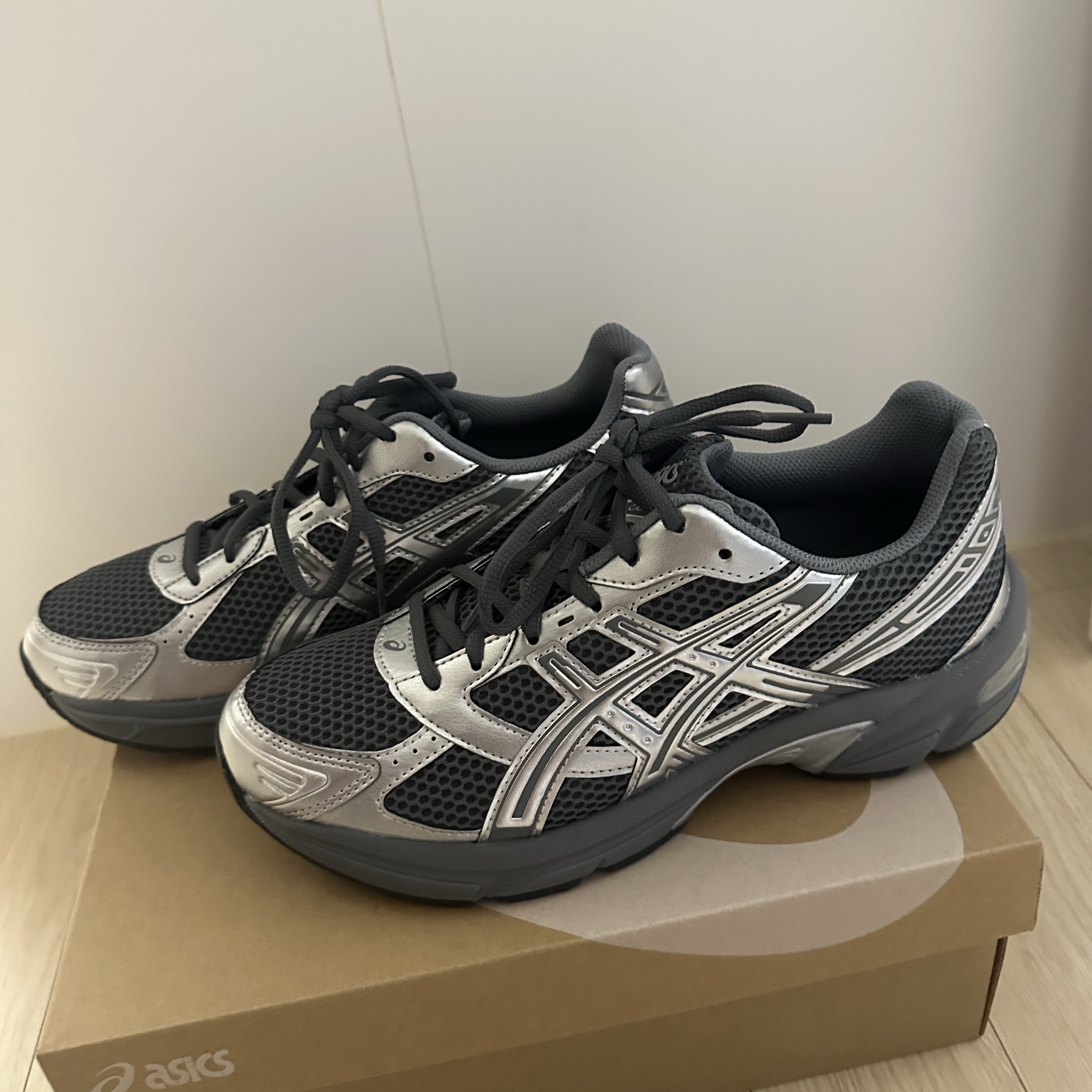 Asics Gel-1130 Steel Grey Pure Silver 착용 스타일 - 1