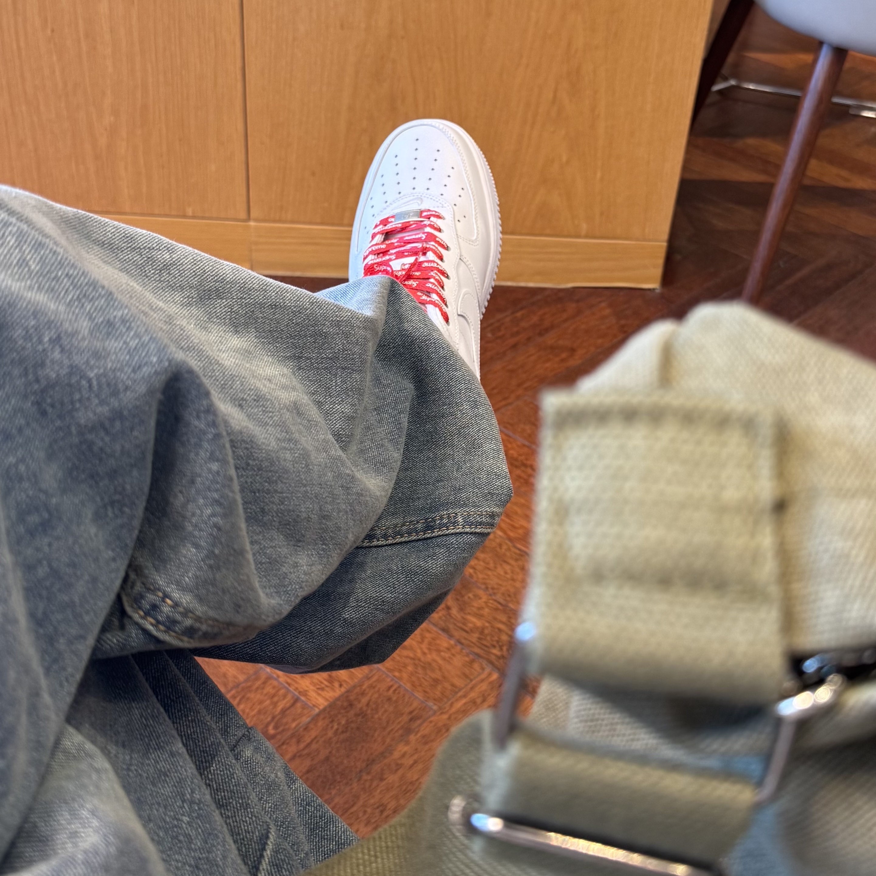 Nike x Supreme Air Force 1 Low White 착용 스타일