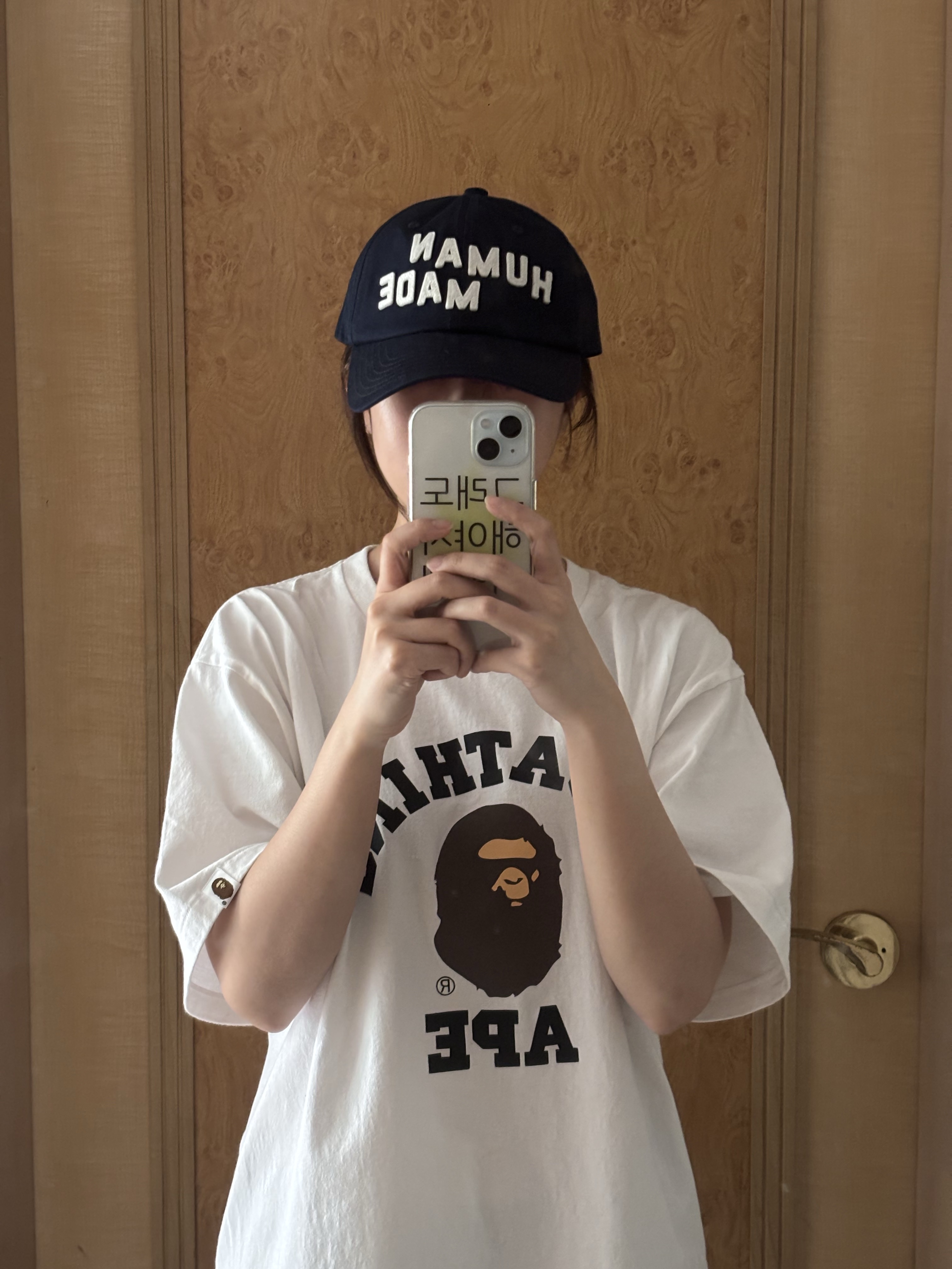 Human Made 6 Panel Twill Cap Navy, BAPE College T-Shirt White 착용 스타일