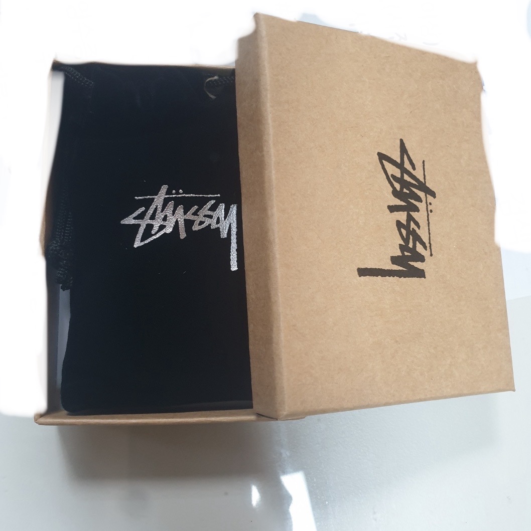Stussy Metal Tag Keychain Silver 착용 스타일 - 2