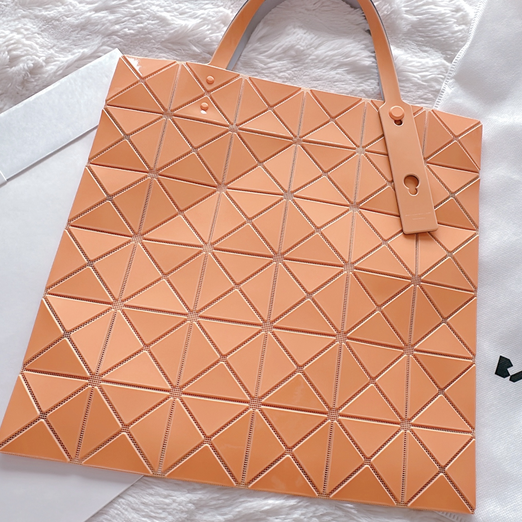 Bao Bao Issey Miyake Lucent One-Tone Tote Bag Orange, Monchhichi SS Girl Key Chain Brown 착용 스타일 - 2