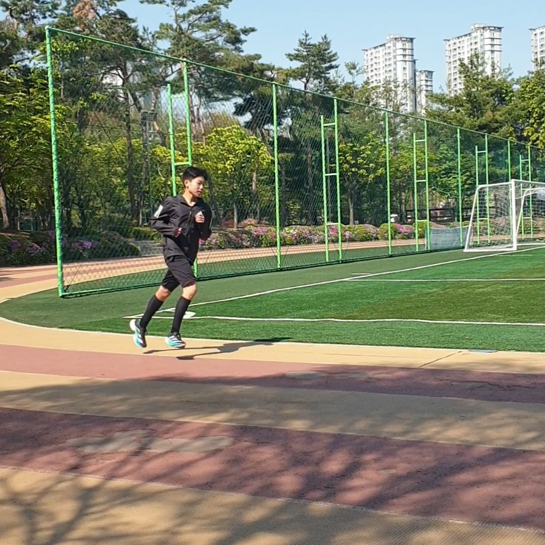 Adidas Adizero Adios Pro 4 Core Black Glory Green 착용 스타일 - 6