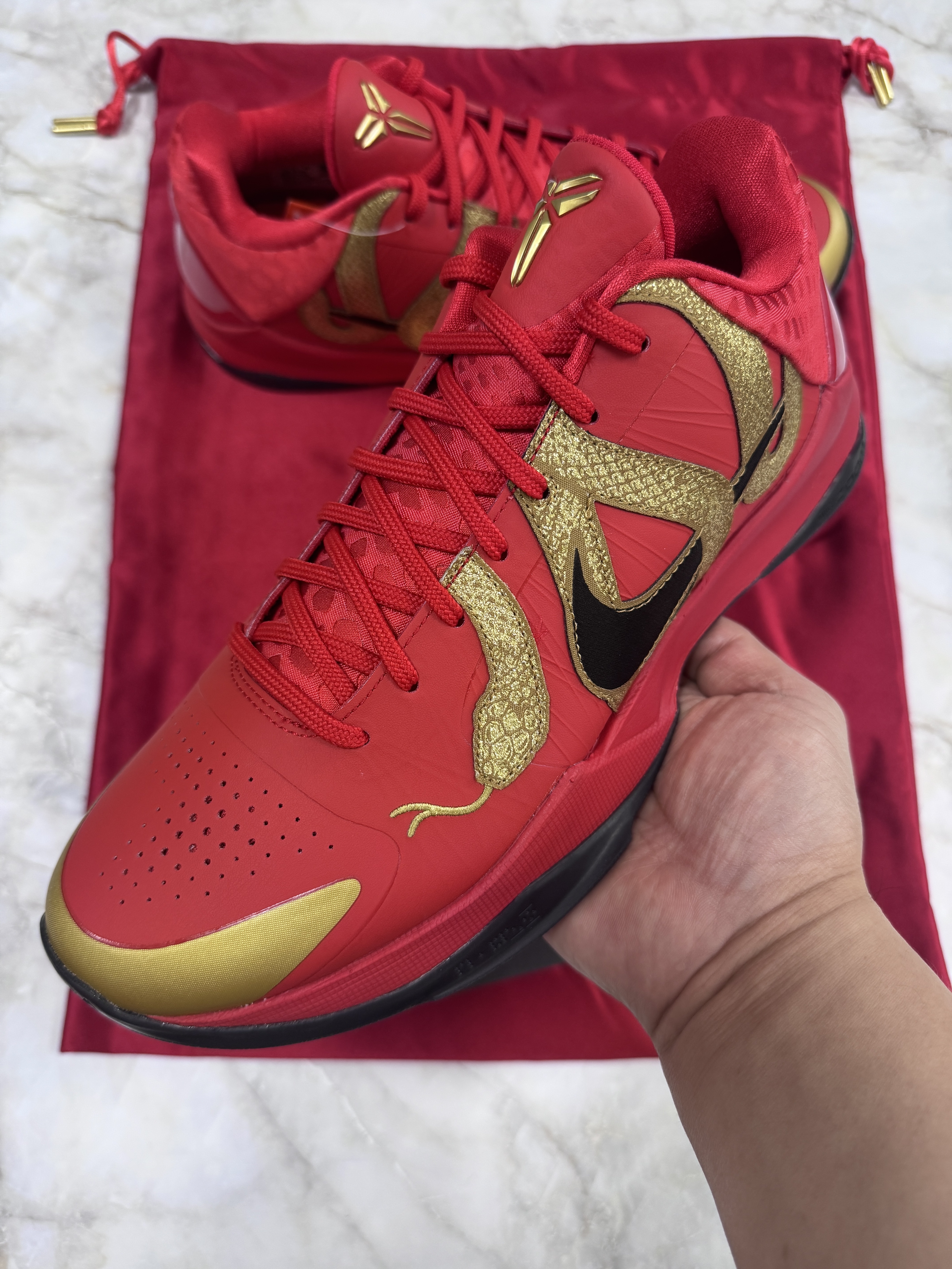 Nike Kobe 5 Protro Year of the Mamba University Red 착용 스타일 - 3