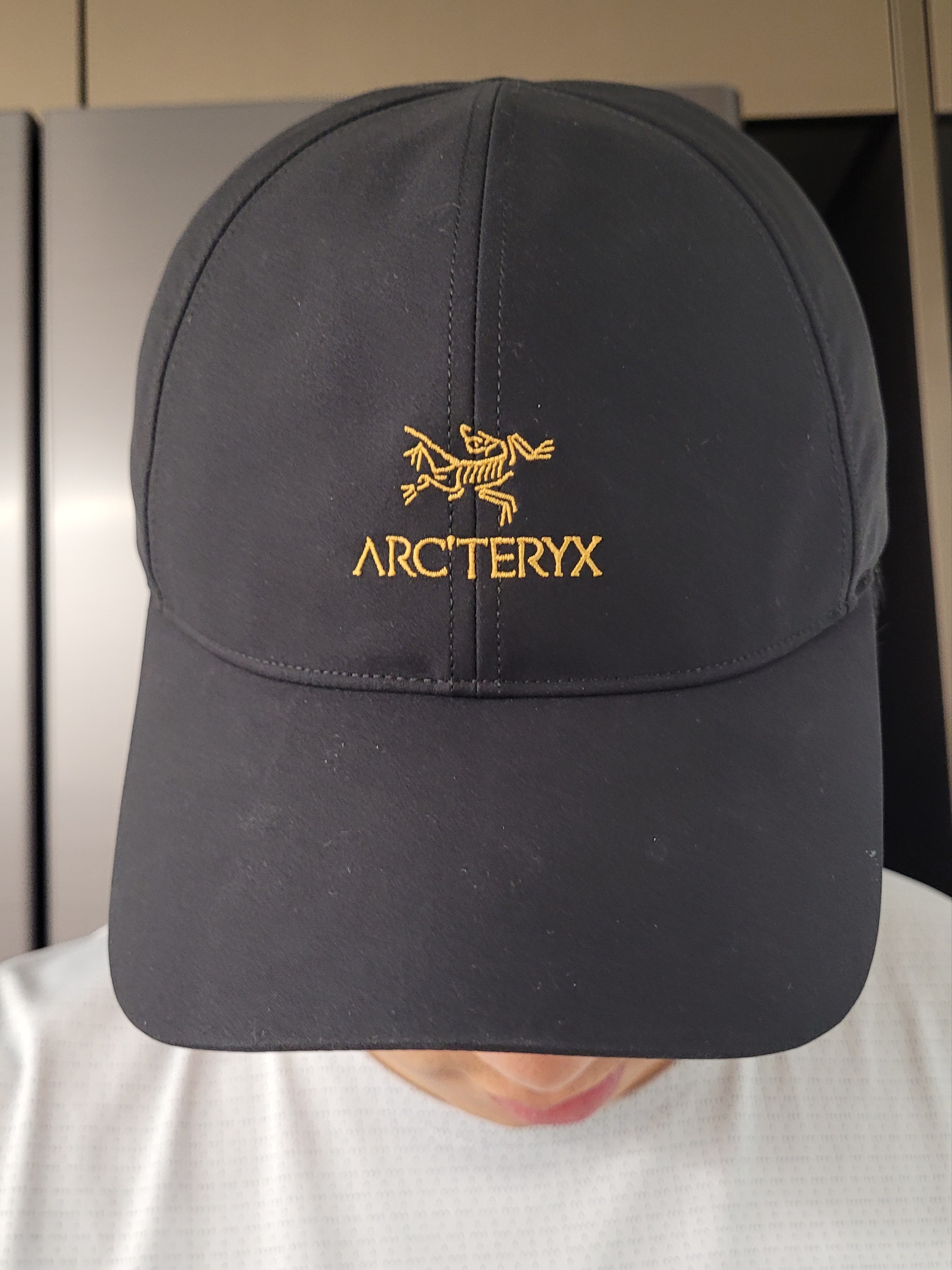 Arc'teryx Bird Word Cap 24K Black 착용 스타일 - 3