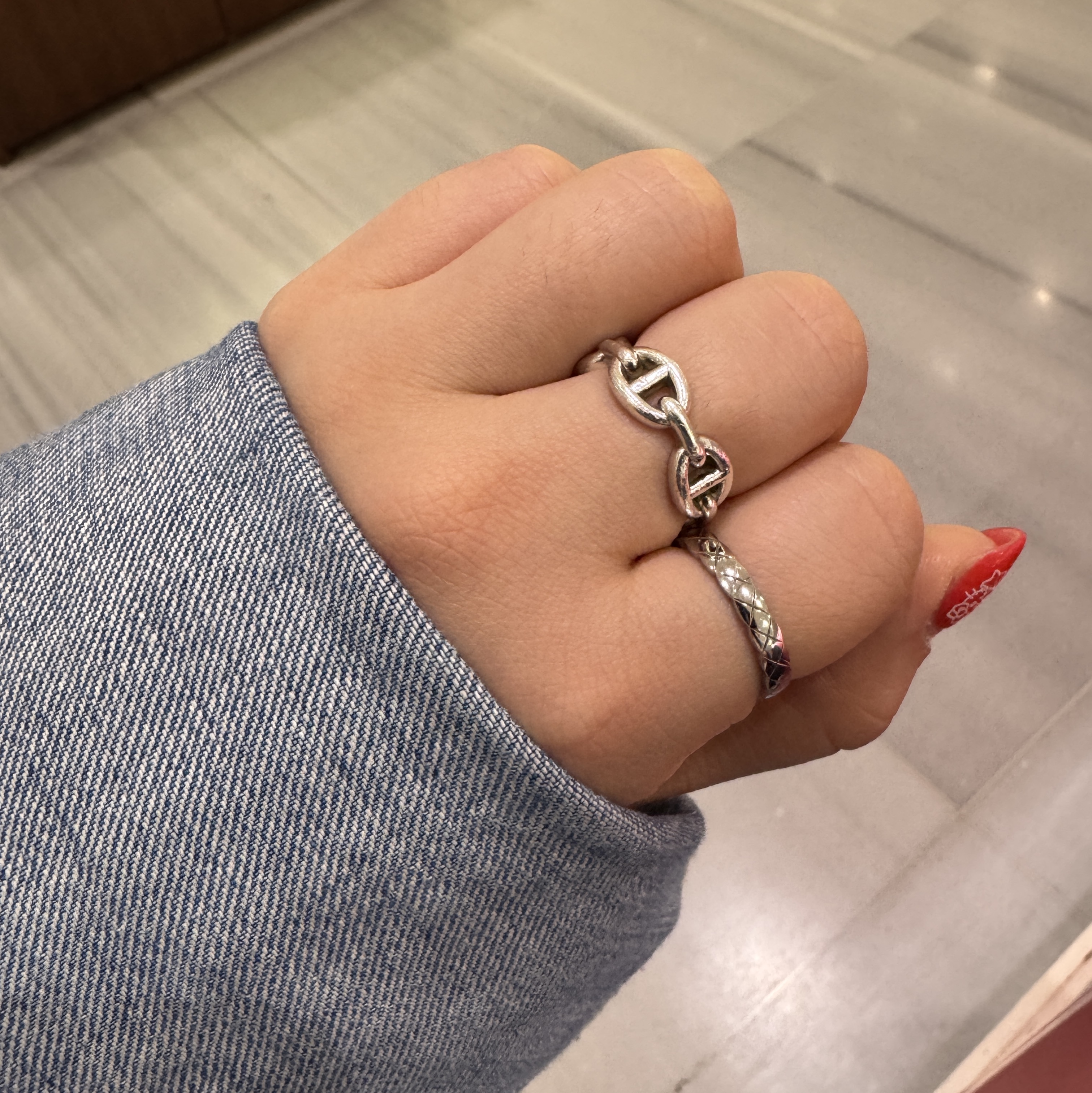 Chanel Coco Crush Ring Quilted Motif Mini & 18K White Gold, (W) Hermes Small Chaine D'Ancre Enchainee Ring Sterling Silver 착용 스타일