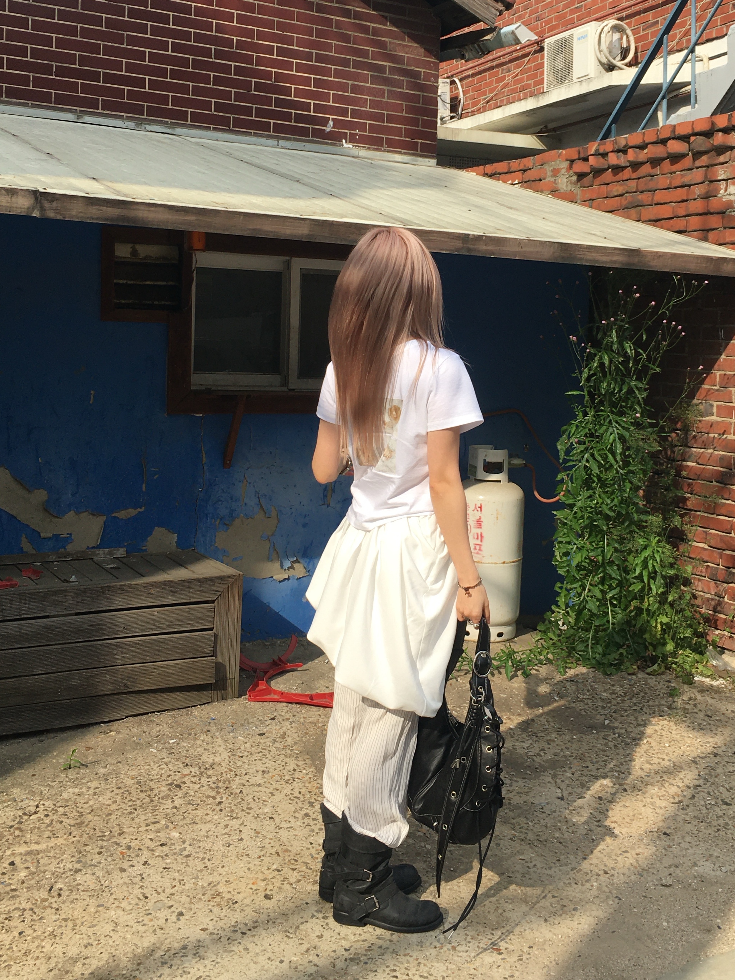 GIMMETHEYOUNG G_Love Cat T-Shirt_S  White, GIMMETHEYOUNG G_puff Drape Skirt Pants  White 착용 스타일 - 2