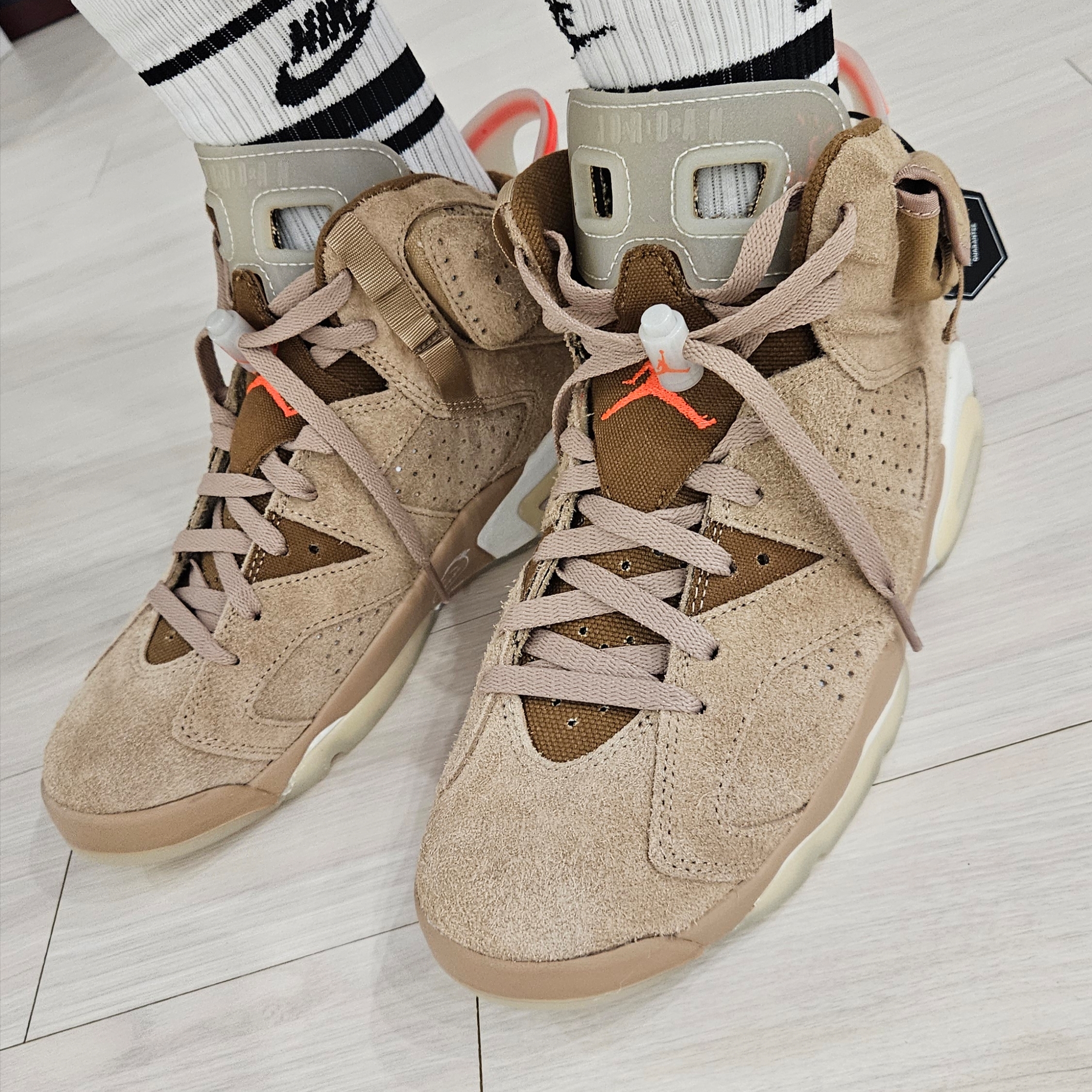 Jordan 6 x Travis Scott Retro SP British Khaki 착용 스타일