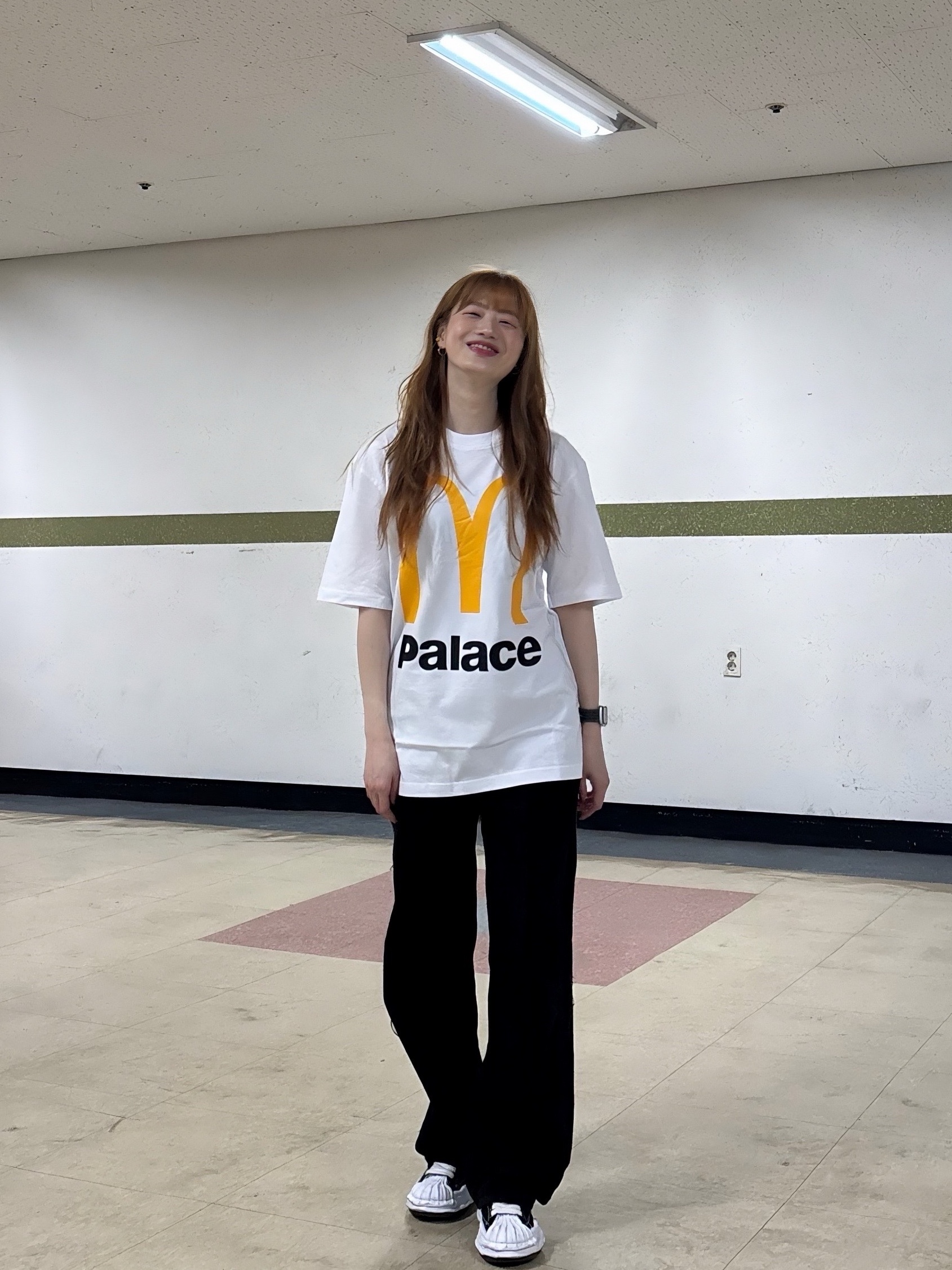 Palace x McDonald's Logo T-Shirt White - 23FW, Maison Mihara Yasuhiro Blakey OG Sole Canvas Low-top Sneakers Black White 착용 스타일 - 5