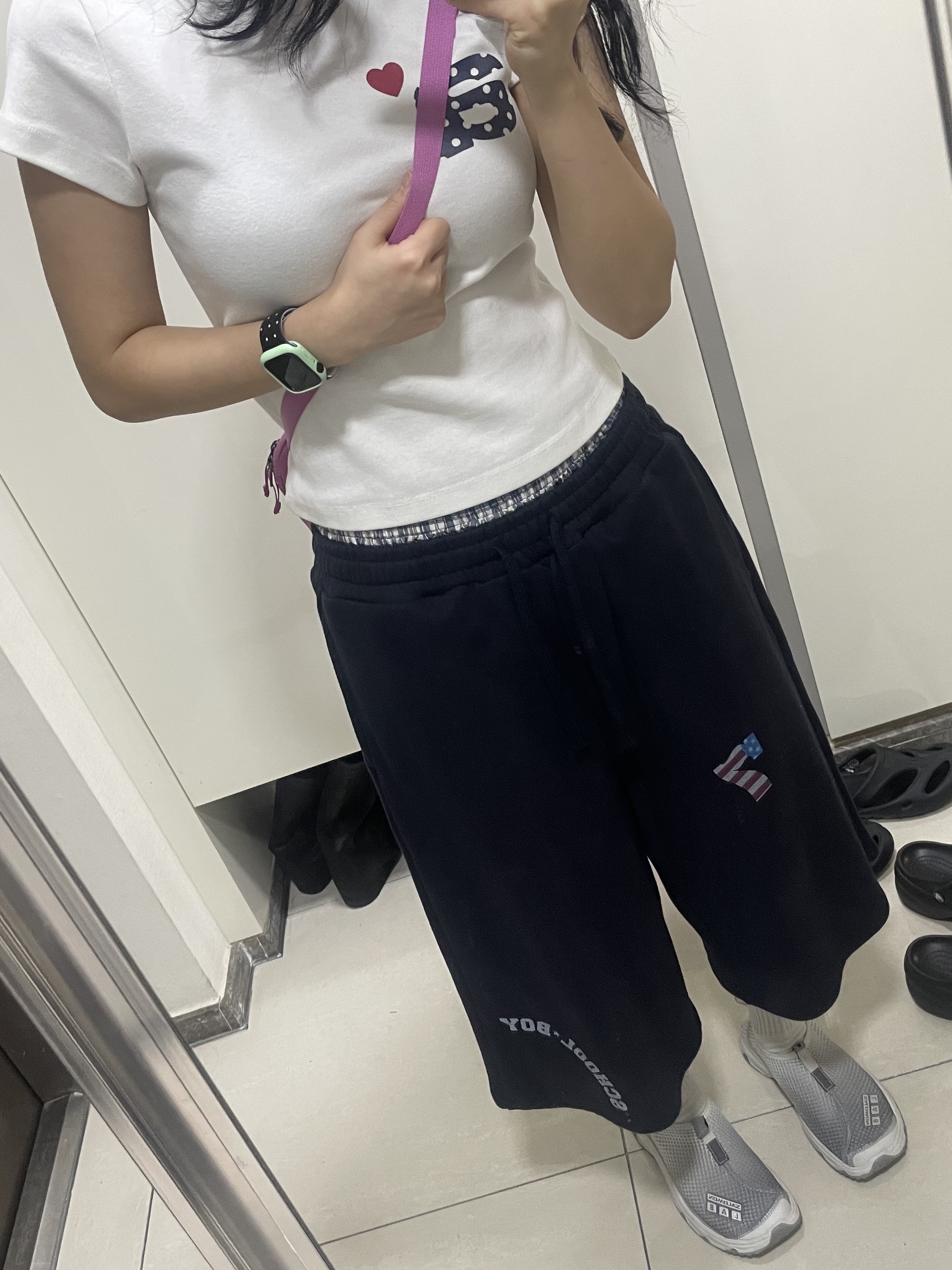 [예약 배송] AEAE Dot Small Letter Tee White, AEAE Trunk Layered Sweatshorts Navy 착용 스타일 - 1
