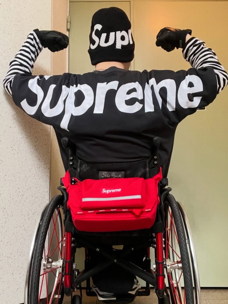 Supreme Split S/S Top Black - 23FW, Nike x Sacai VaporWaffle Black White 착용 스타일 - 2