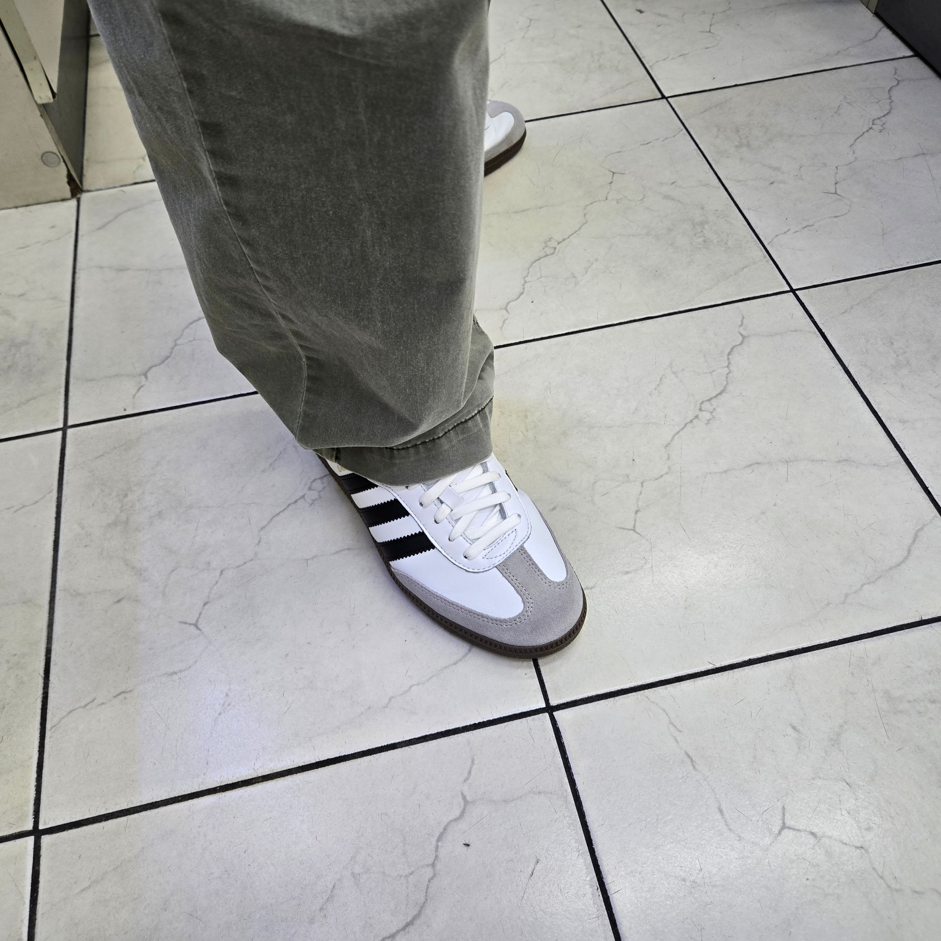 Adidas Samba OG Cloud White 착용 스타일 - 2