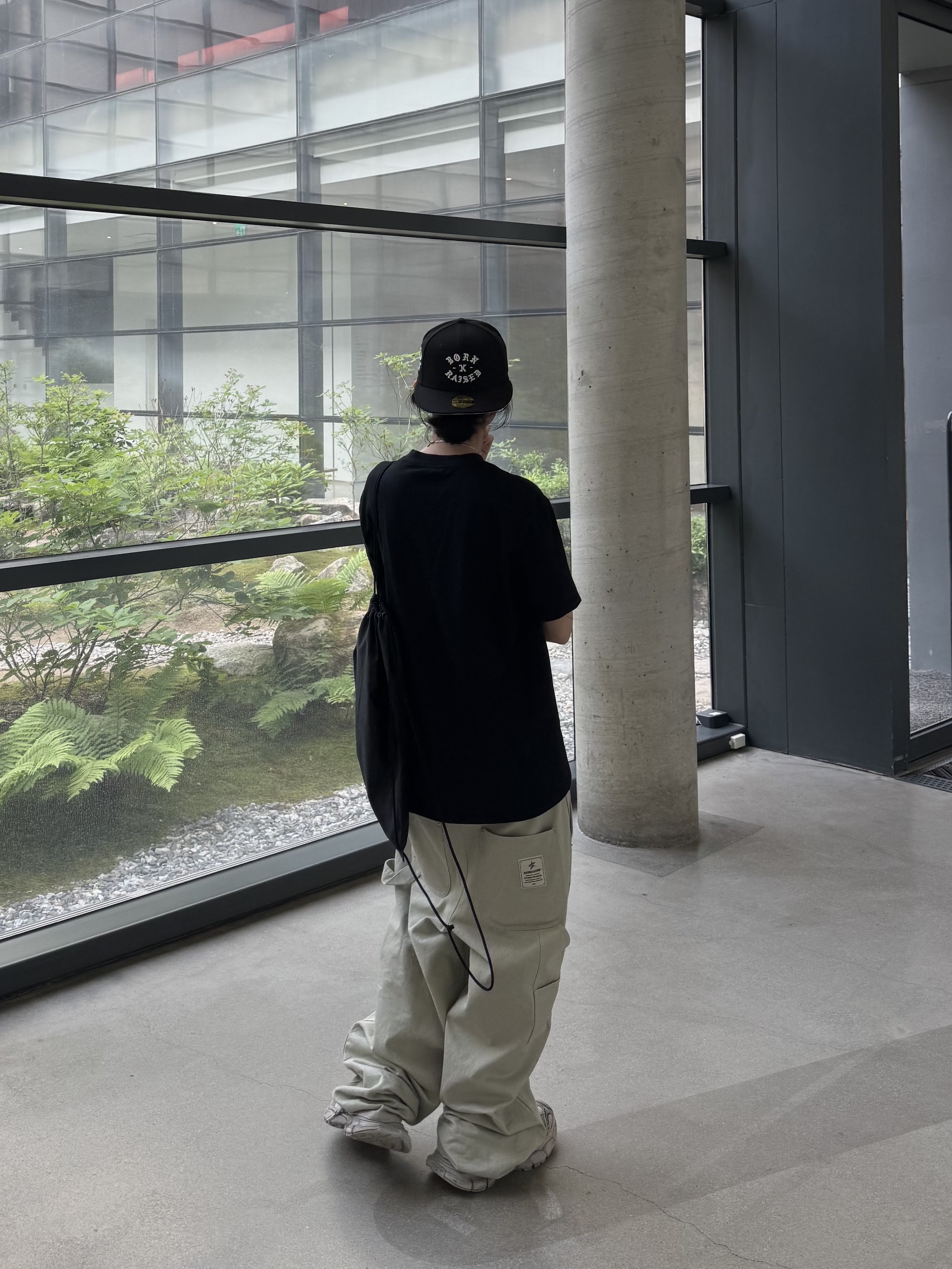 [KREAM 단독] Aoiro Cutted Double Knee Pants Light Sage, Balenciaga 3XL Sneakers Beige 착용 스타일 - 3