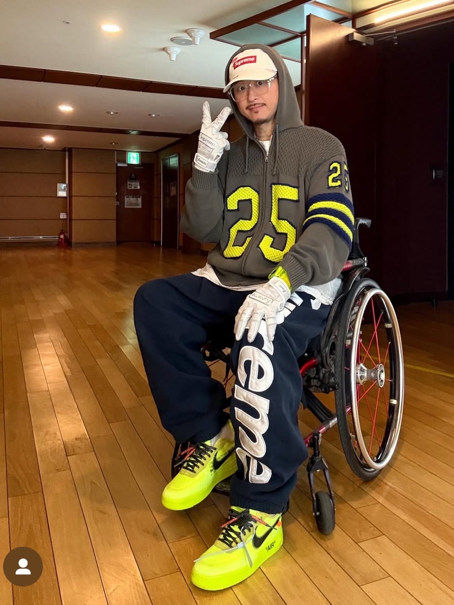 Supreme Sport Zip Up Hooded Sweater Grey - 25SS, Nike x Off-White Air Force 1 Low Volt 착용 스타일 - 1