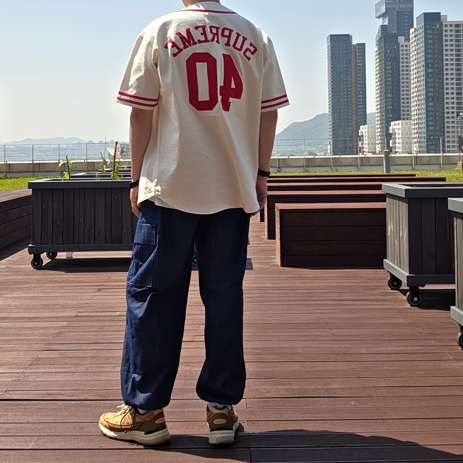 Supreme x 40 Acres Twill Baseball Jersey Natural - 25SS, New Balance 992 Made in USA Brown 착용 스타일 - 2
