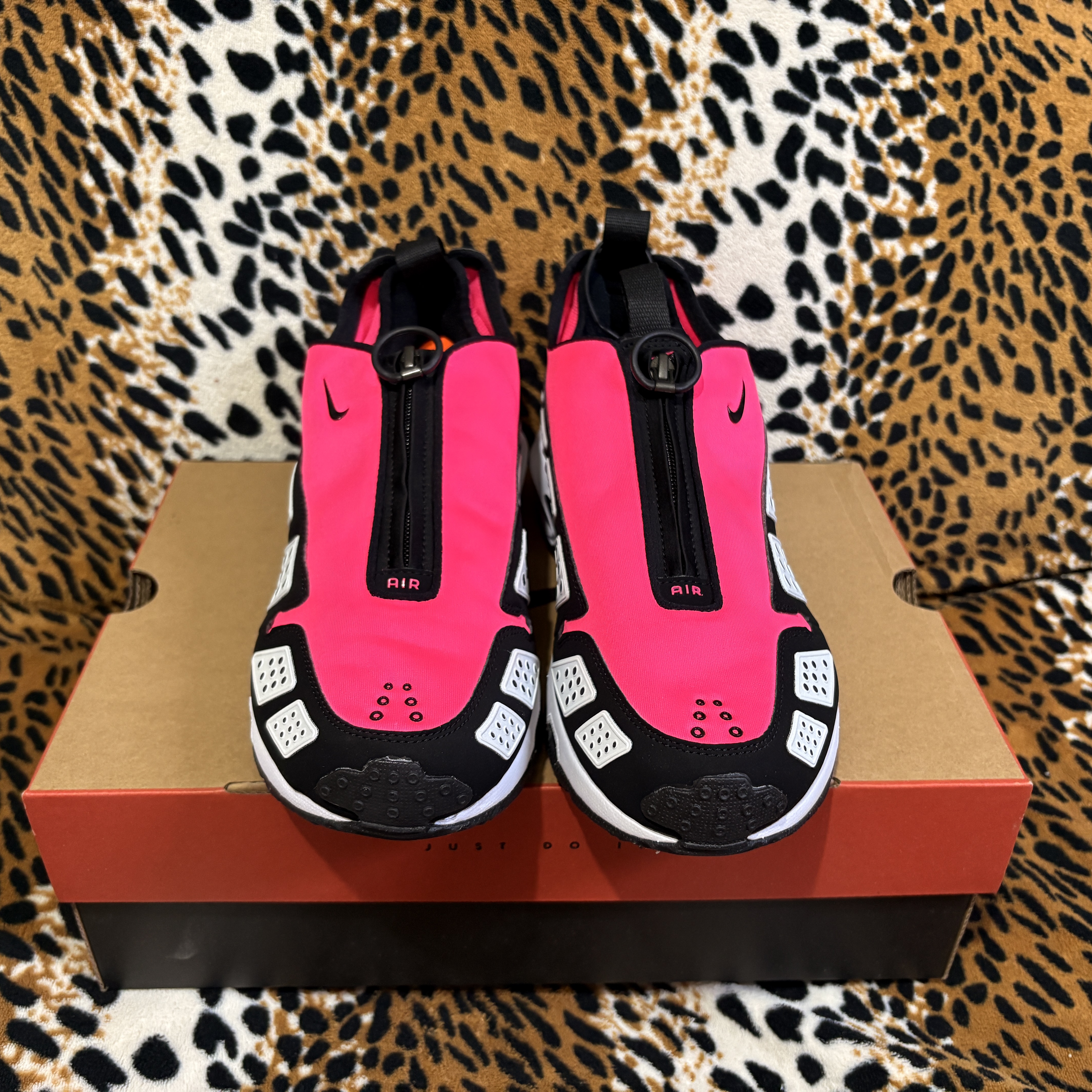 (W) Nike Air Max SNDR Hyper Pink and Black 착용 스타일 - 2