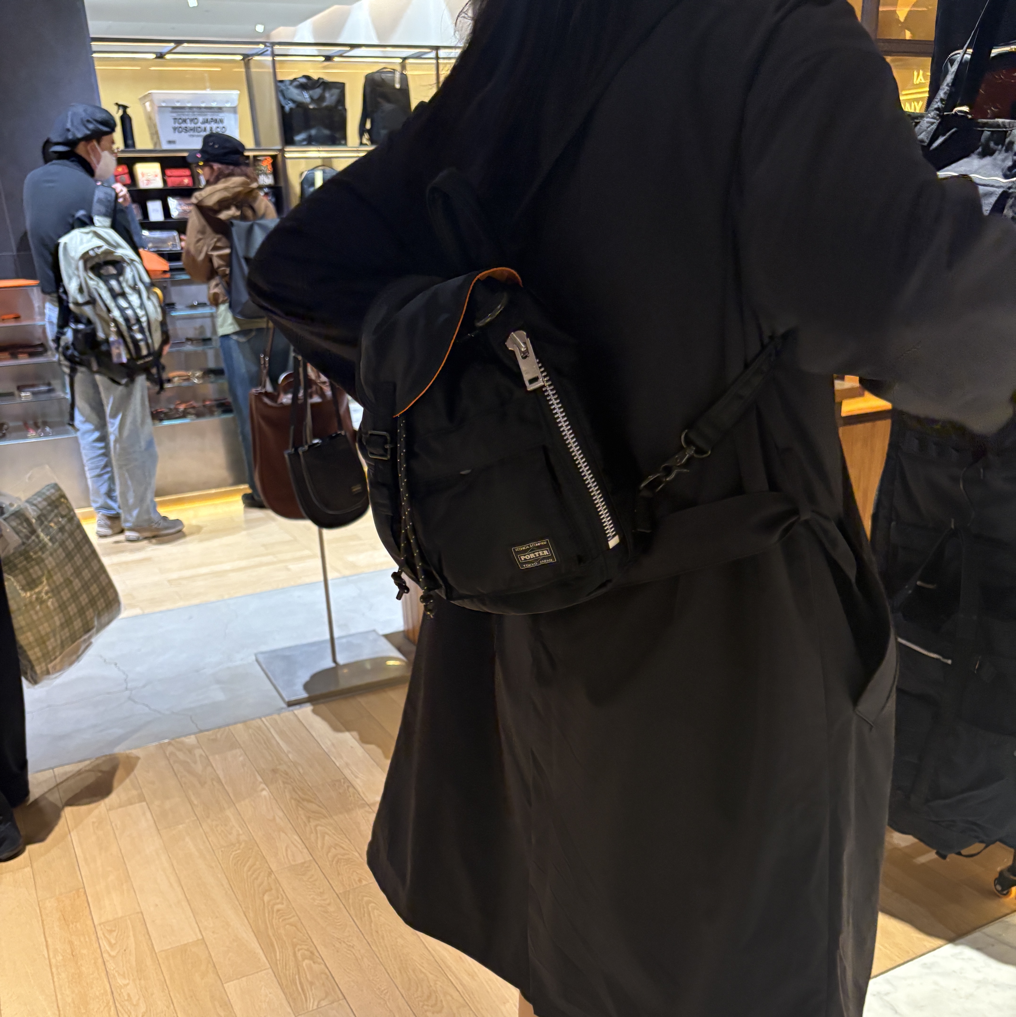 Porter All New Tanker Sackpack Black 착용 스타일