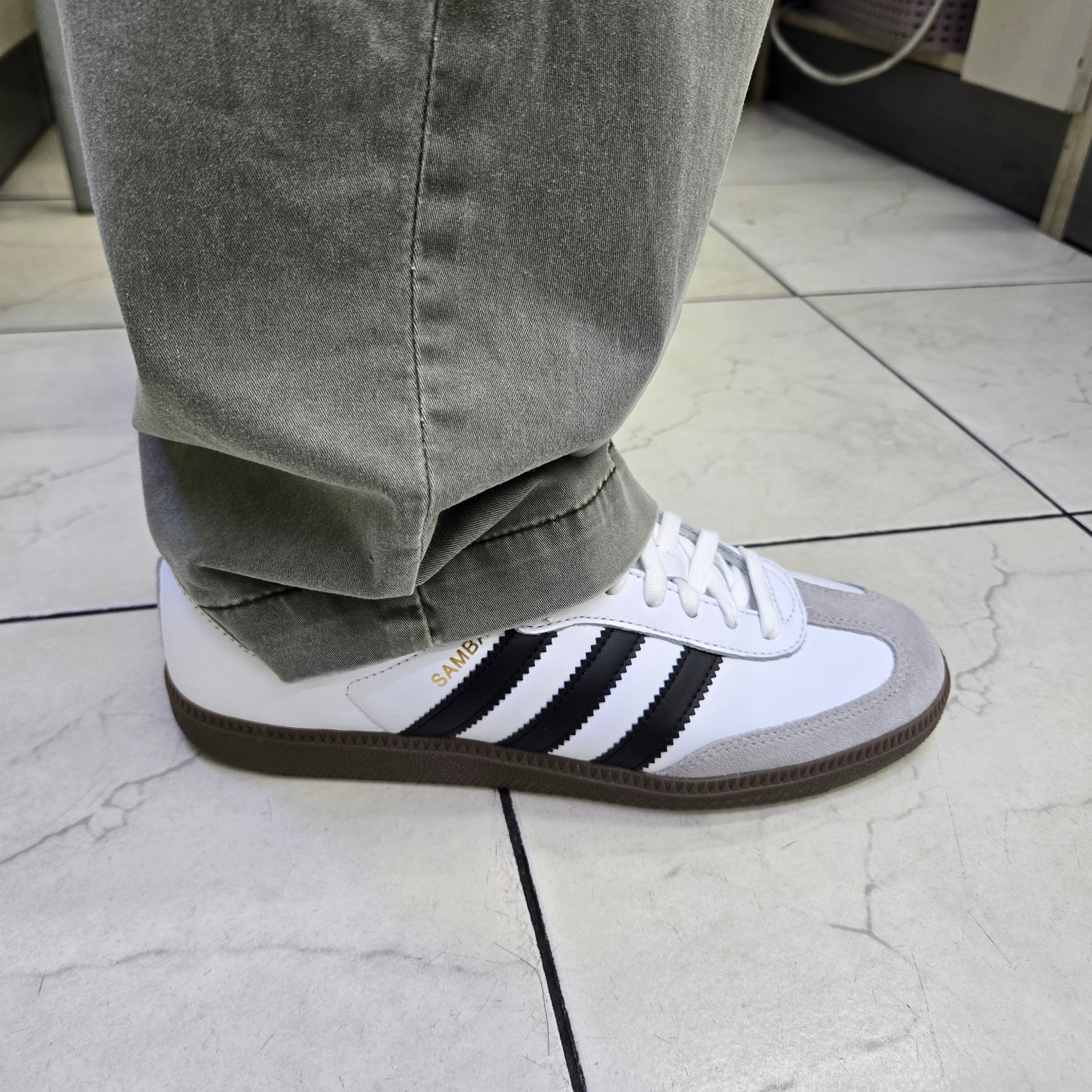 Adidas Samba OG Cloud White 착용 스타일 - 1