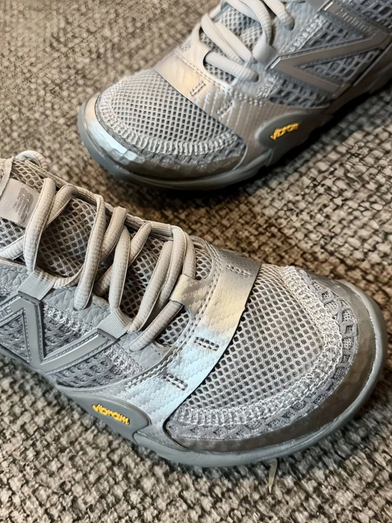 New Balance Minimus MT10O Slate Grey Silver Metallic 착용 스타일