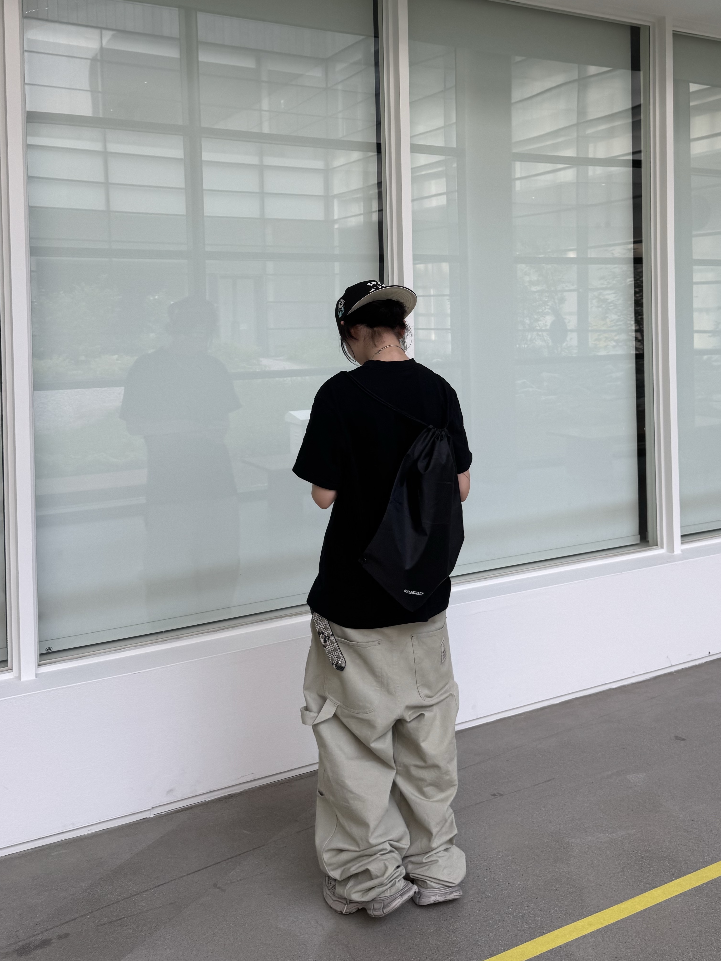 [KREAM 단독] Aoiro Cutted Double Knee Pants Light Sage, Balenciaga 3XL Sneakers Beige 착용 스타일 - 4