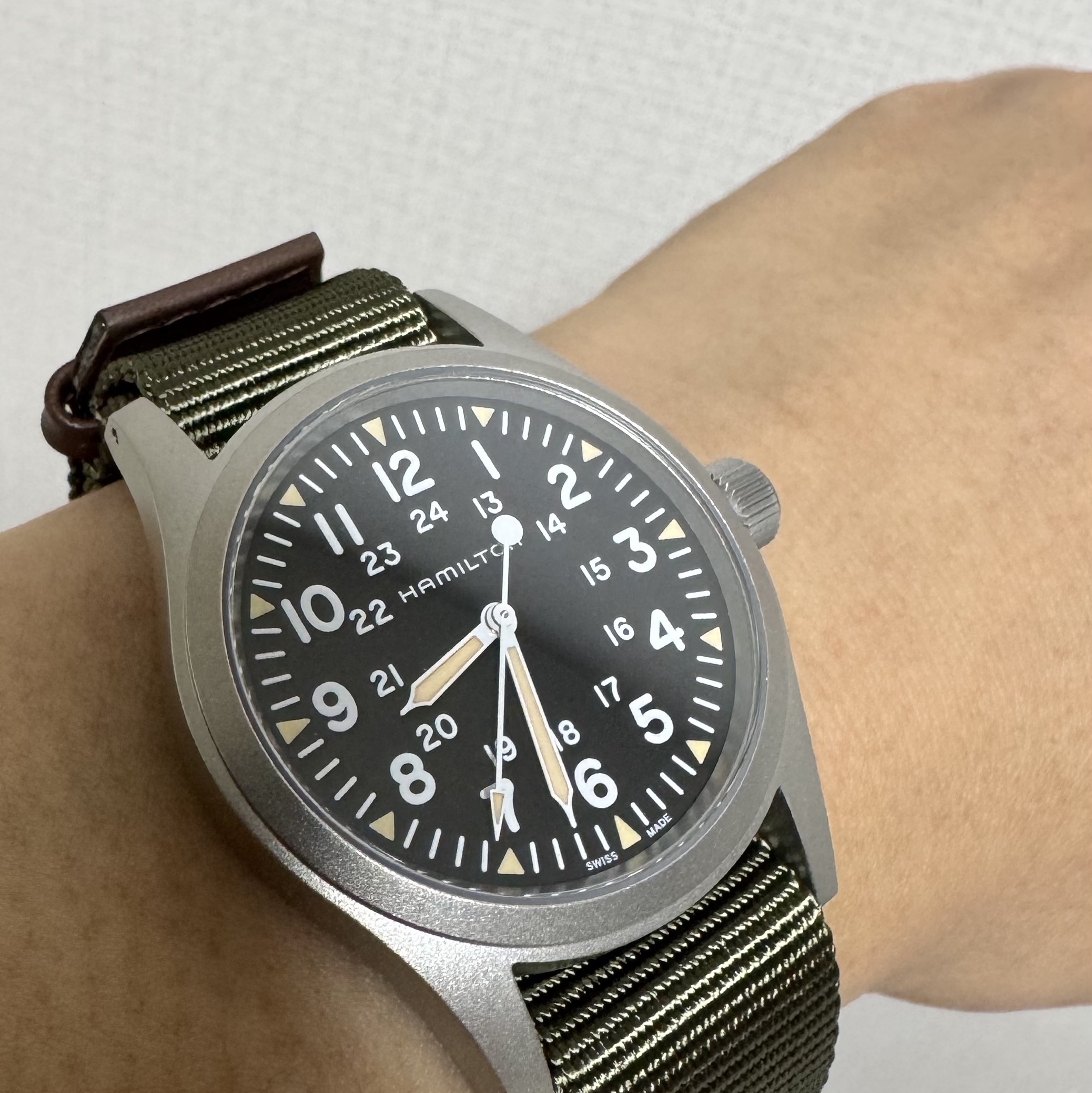 Hamilton Khaki Field Mechanical 38mm Nato Strap Green Black 착용 스타일
