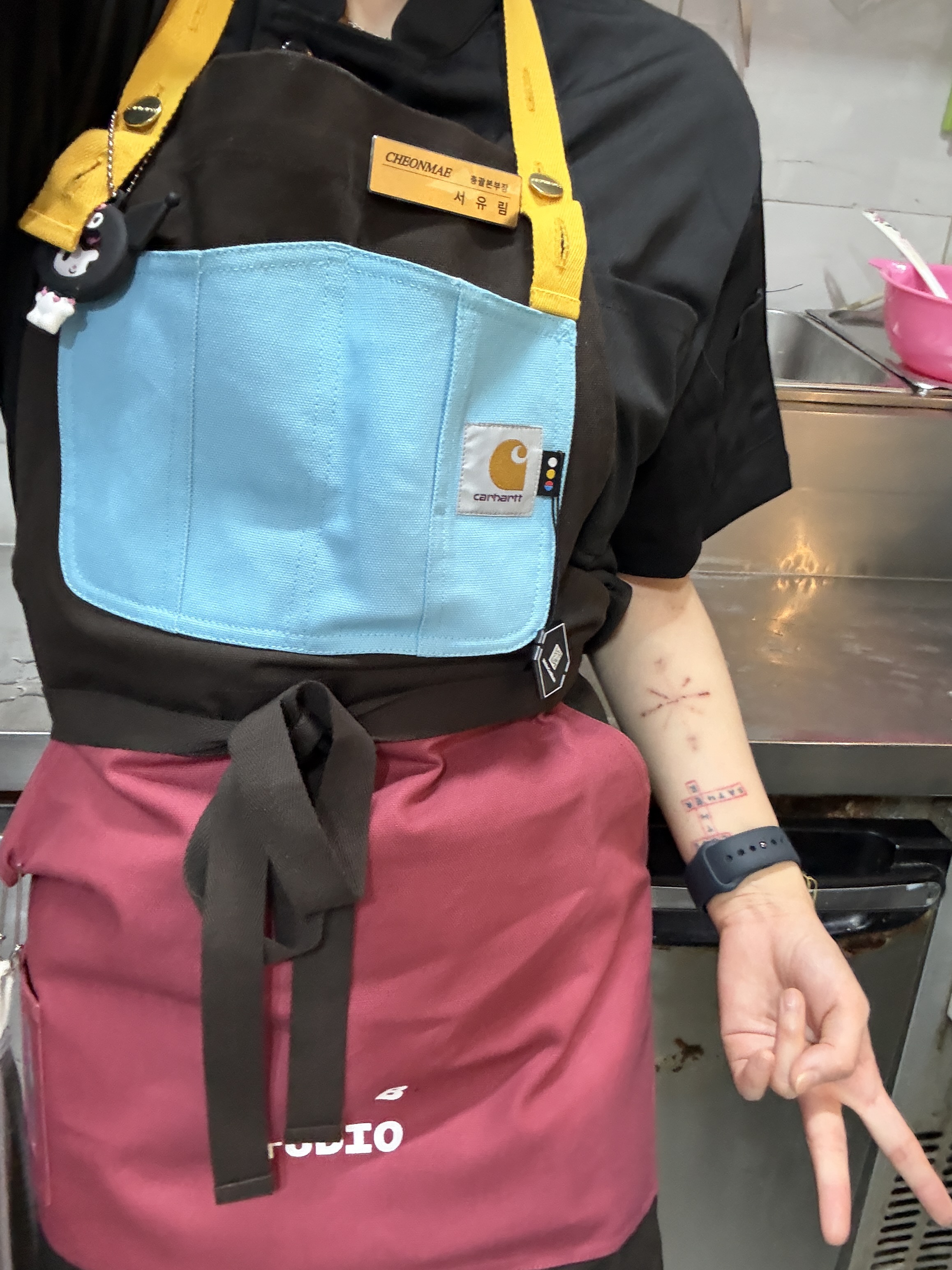 Carhartt WIP x IAB Studio Canvas Apron Tobacco 착용 스타일