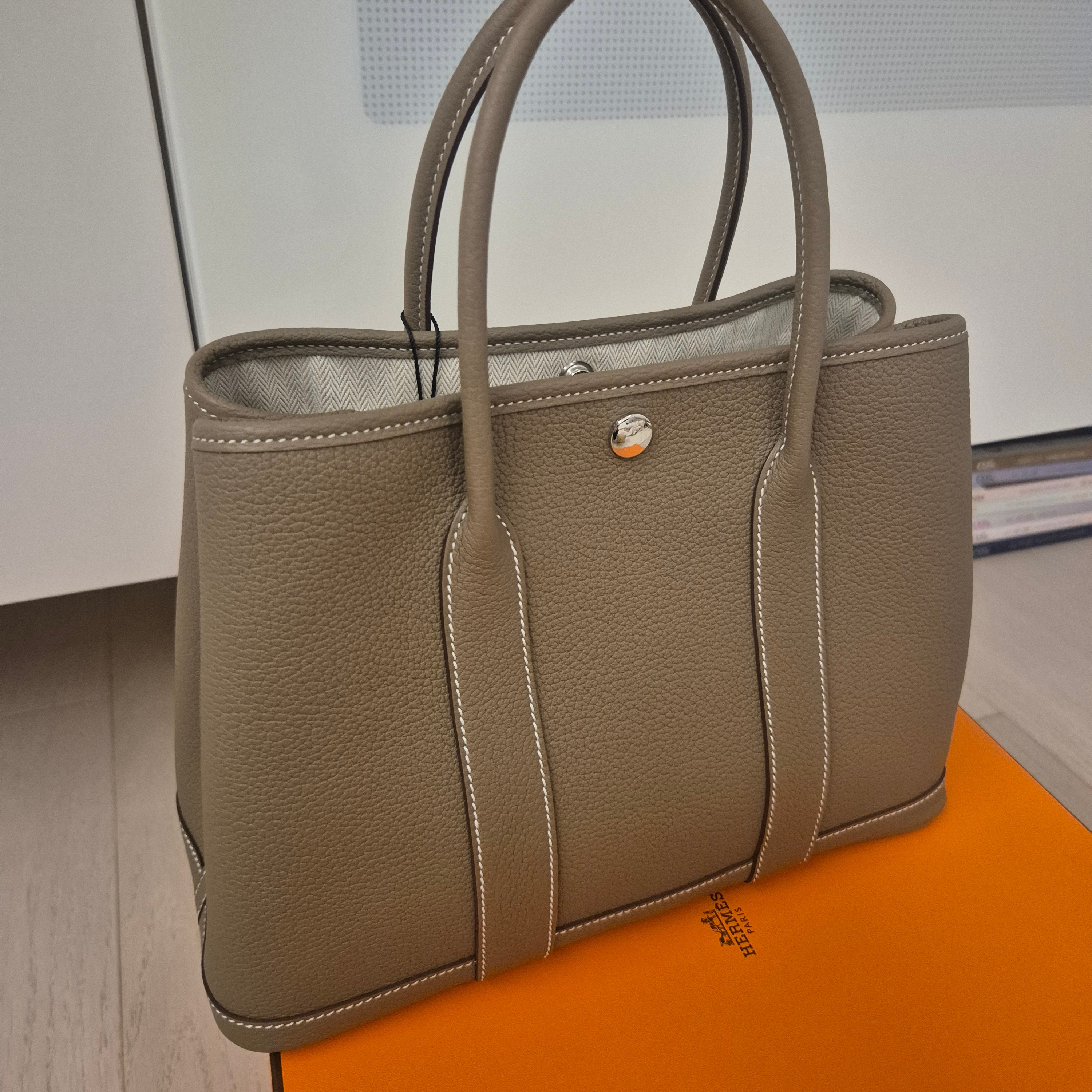 Hermes Garden Party 30 Bag Negonda & Palladium Etoupe 착용 스타일