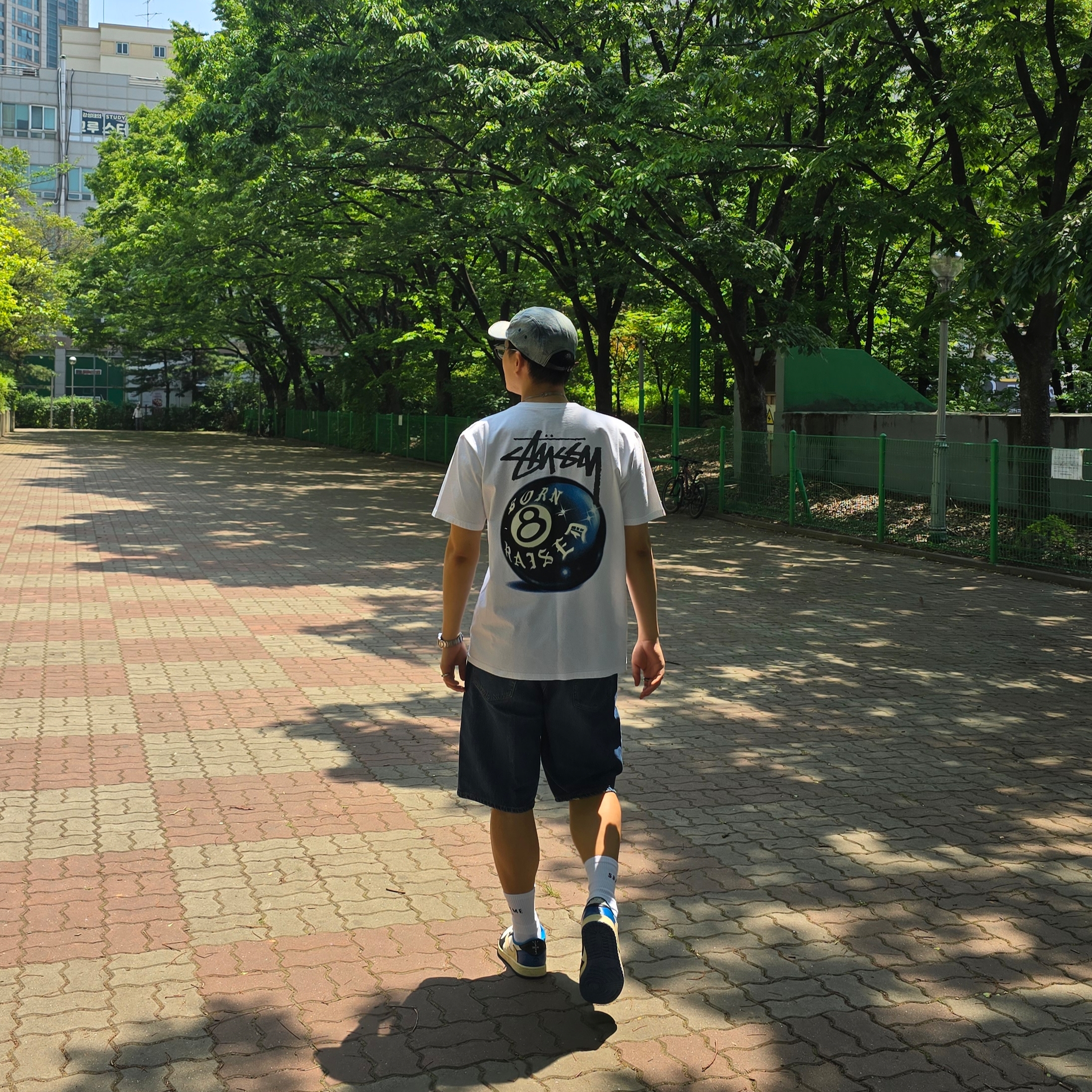 Supreme Washed Chino Twill Camp Cap Dirty Indigo - 24SS, Stussy x Born X Raised 8 Ball T-Shirt White 착용 스타일 - 1