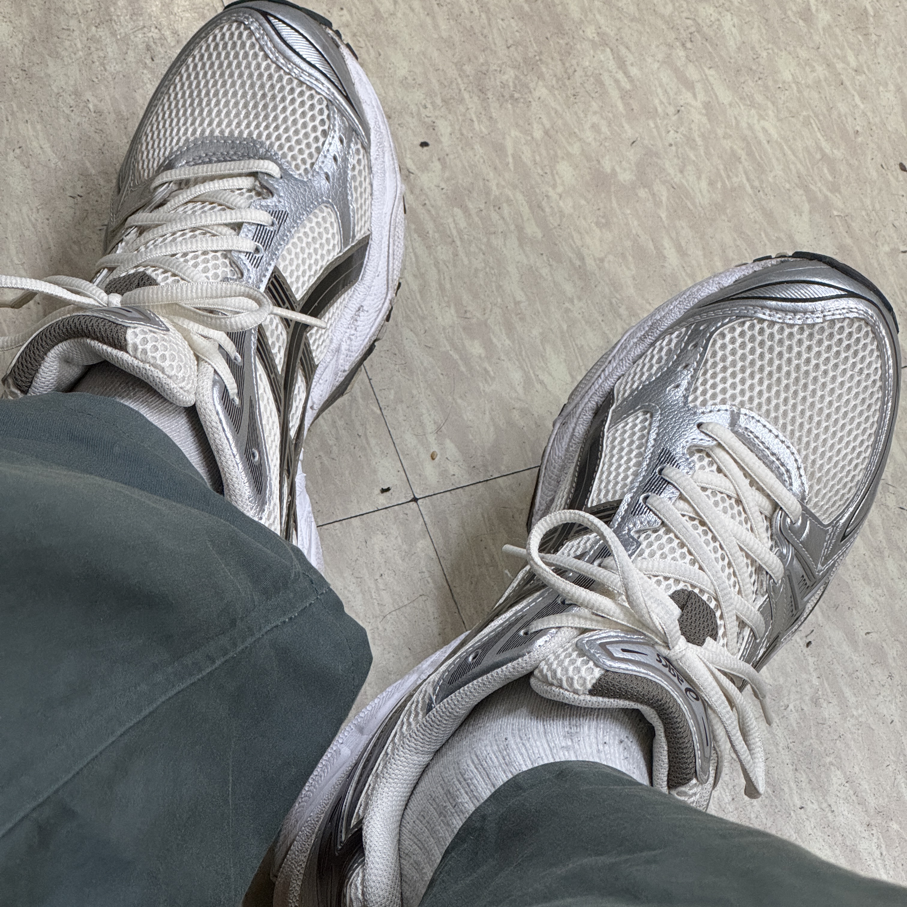 Asics Gel-Kayano 14 Cream Black 착용 스타일