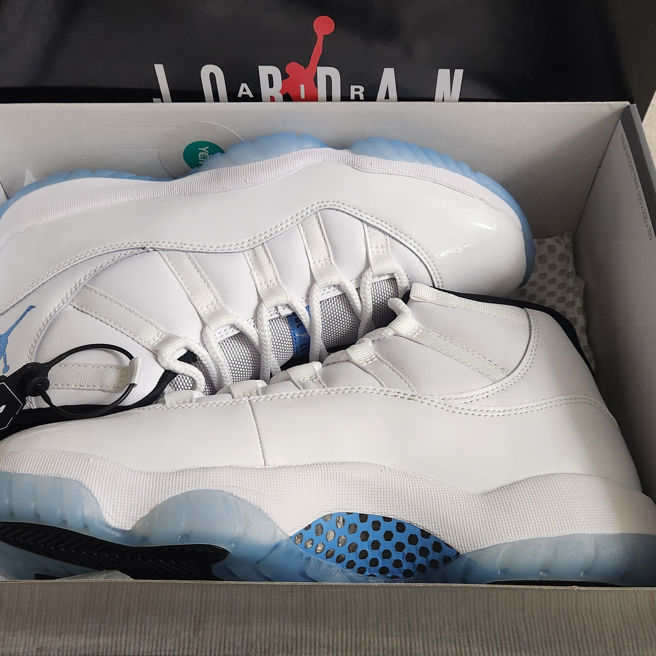 Jordan 11 Retro Legend Blue 2024, Jordan 11 Retro Bred 2019 착용 스타일 - 2