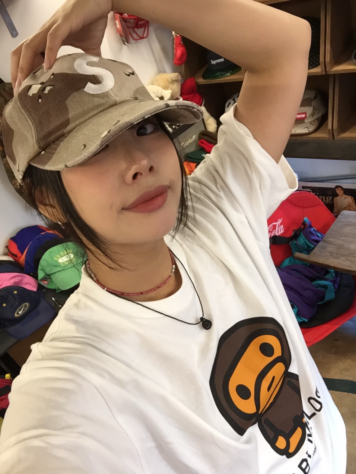 Supreme Pigment S Logo 6-Panel Chocolate Chip Camo - 24FW, BAPE Baby Milo T-Shirt White 착용 스타일 - 1