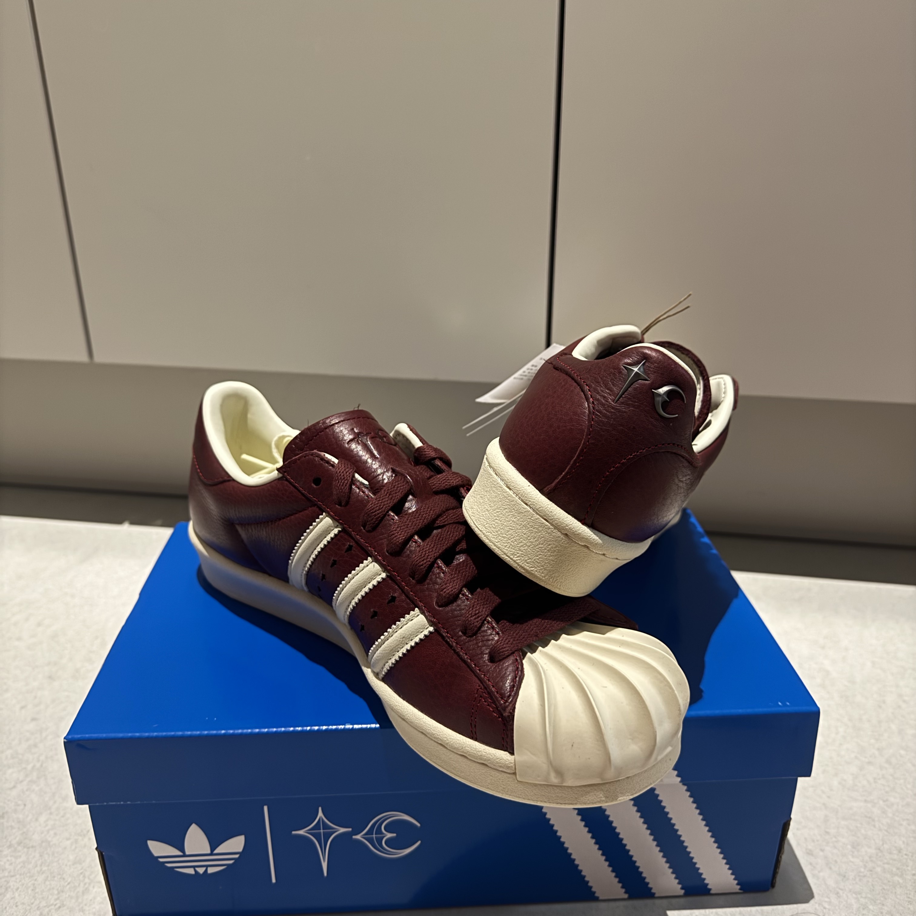 Adidas x Thug Club Superstar Vintage Collegiate Burgundy Cream White 착용 스타일 - 2