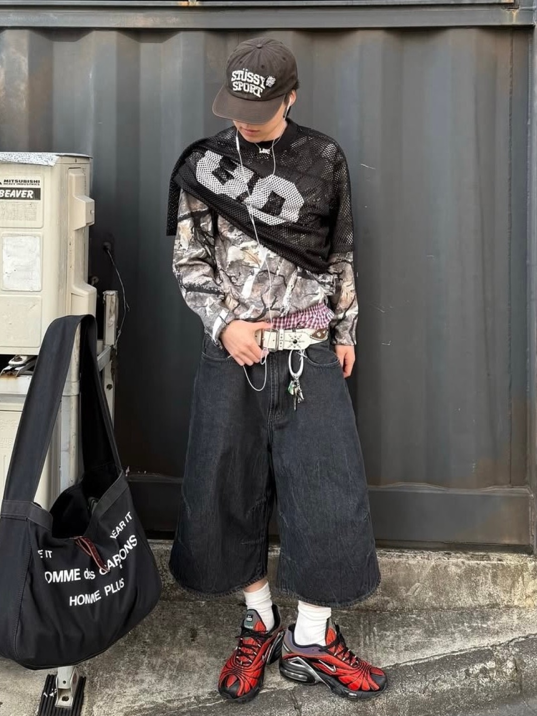 Palace OM Mesh Jersey Black - 25SS, Stussy Surfman Mesh Football Jersey Black 착용 스타일 - 4