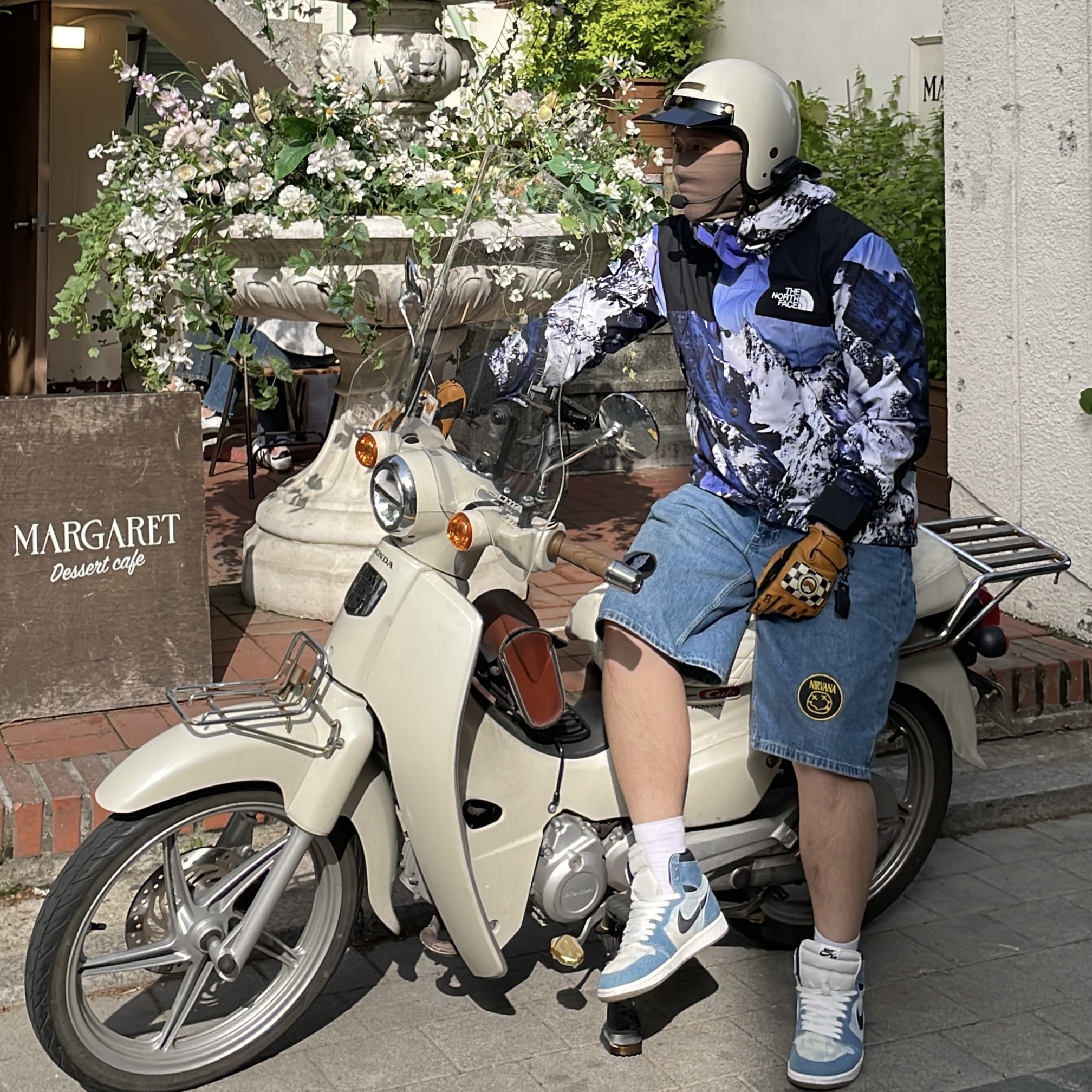 Jordan 1 Retro High OG Denim, Supreme x The North Face Mountain Parka Blue White - 17FW 착용 스타일