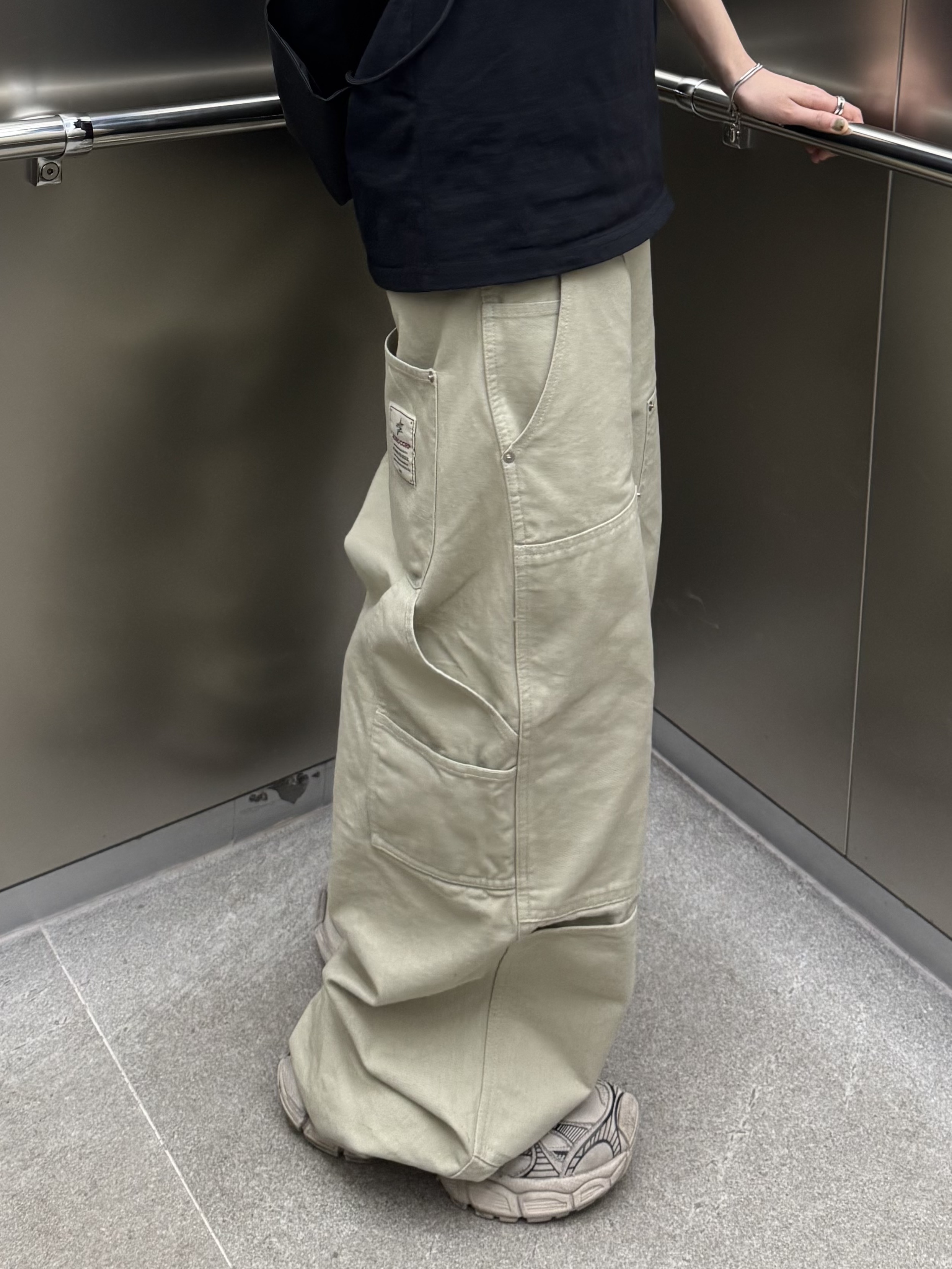 [KREAM 단독] Aoiro Cutted Double Knee Pants Light Sage, Balenciaga 3XL Sneakers Beige 착용 스타일 - 2
