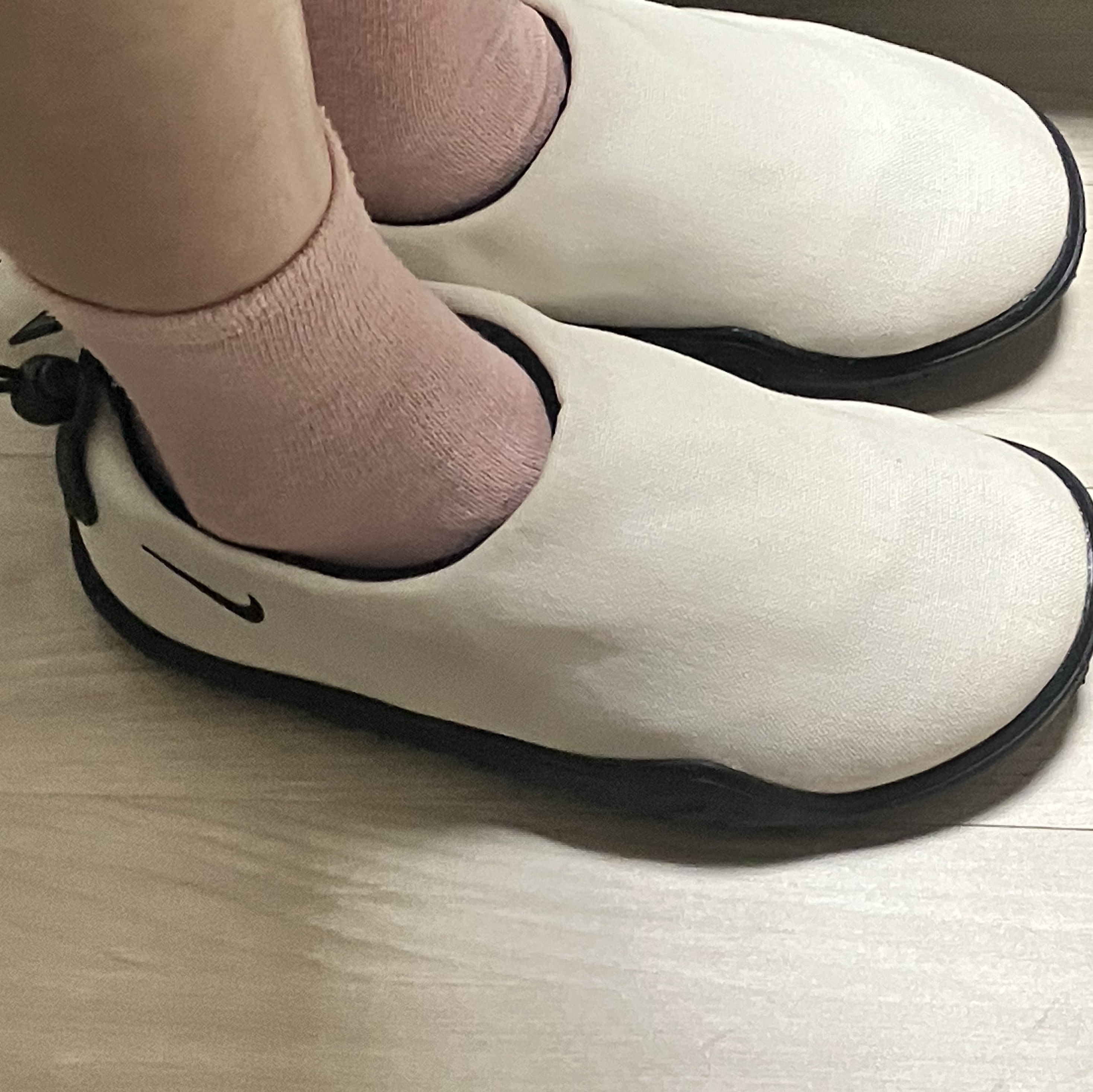 Nike ACG Moc Summit White and Black 착용 스타일