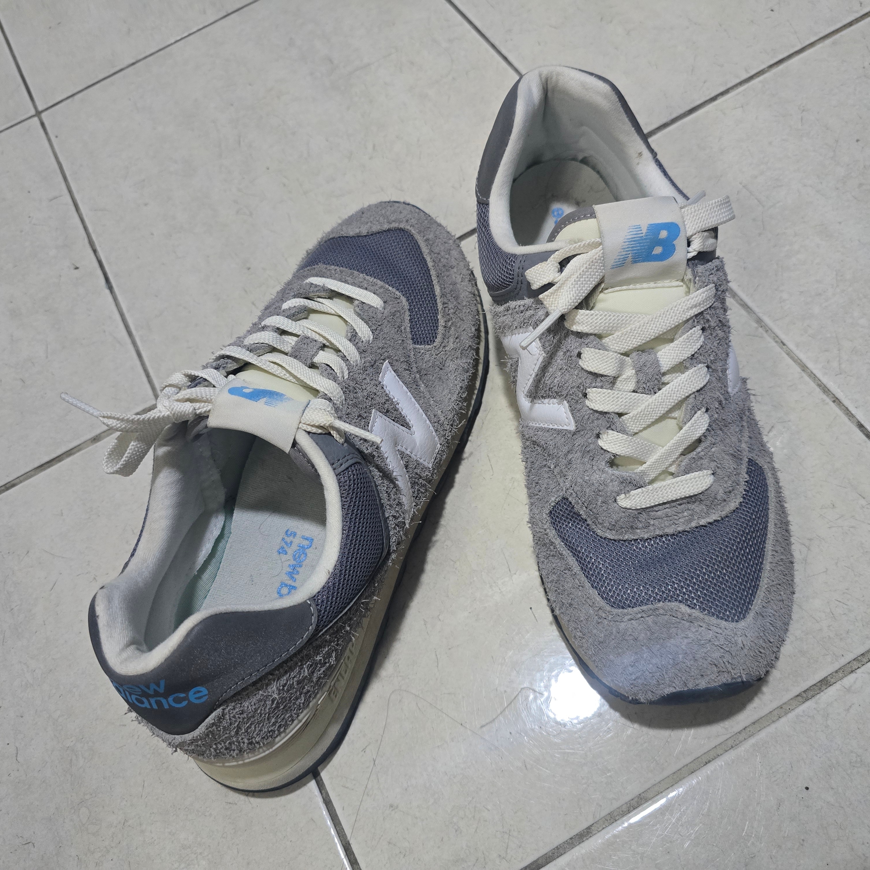 New Balance 574 Heritage Gray 착용 스타일