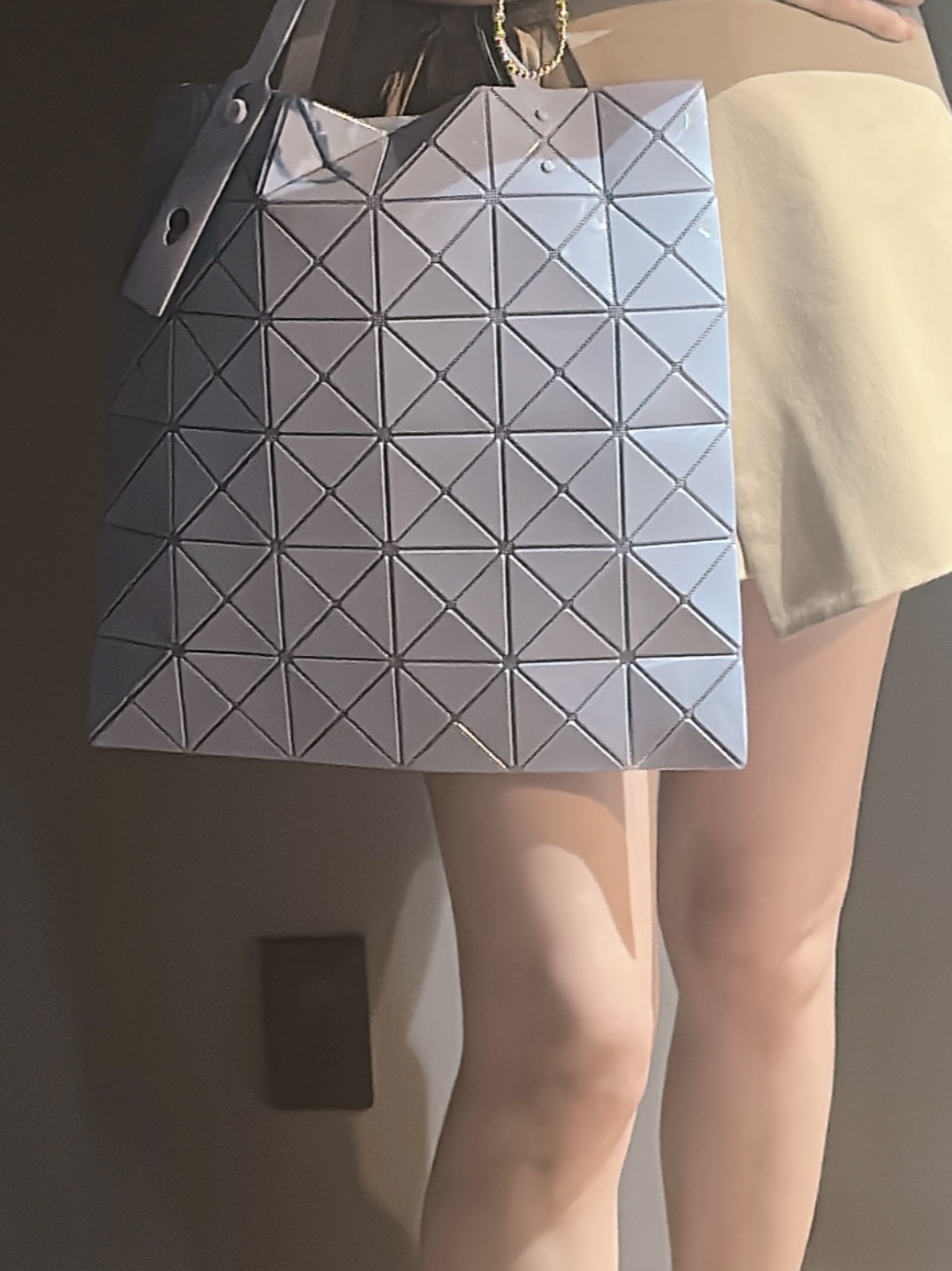 Bao Bao Issey Miyake Lucent One-Tone Tote Bag Light Blue, Monchhichi Colors Key Chain Blue 착용 스타일 - 3