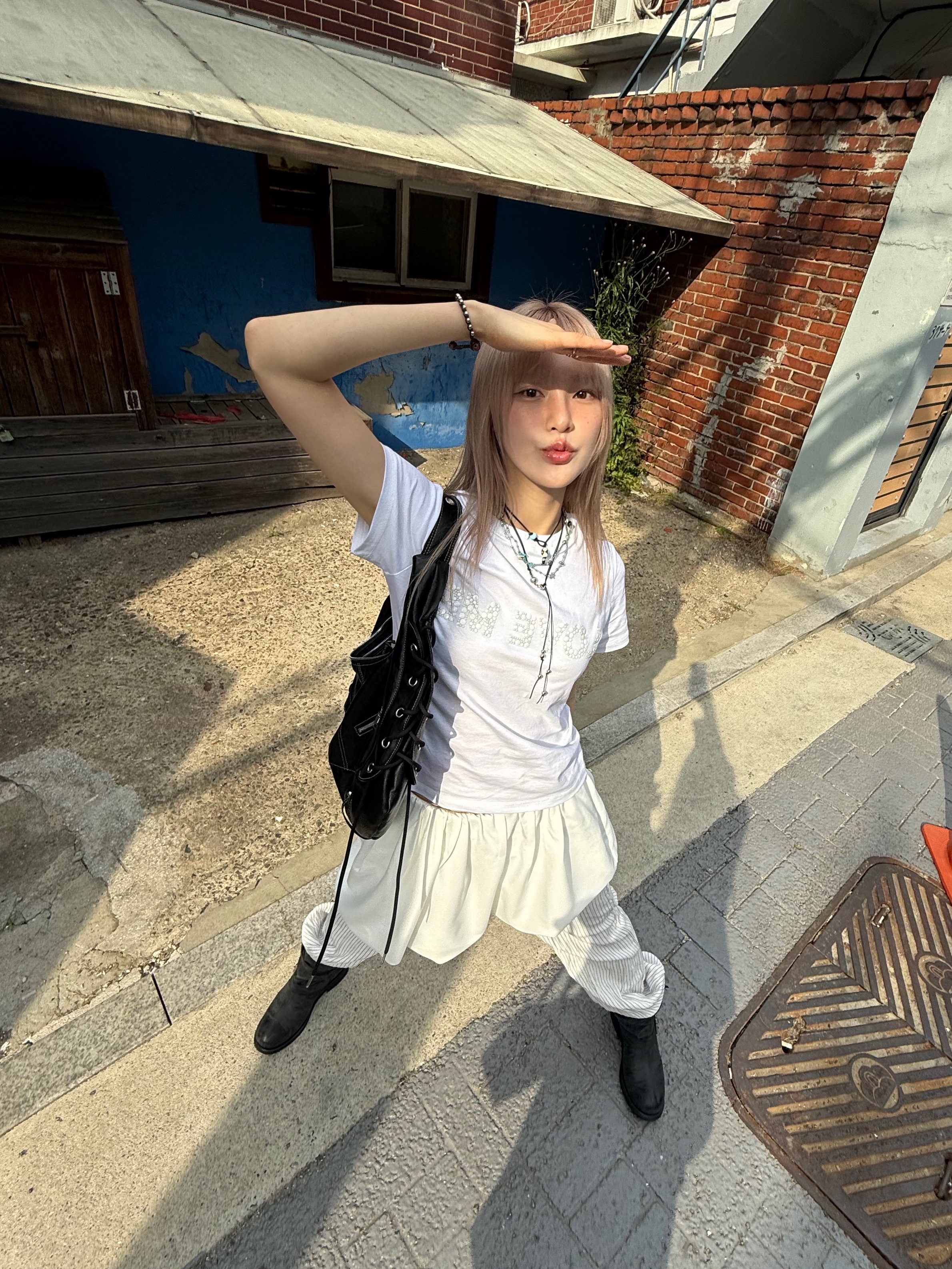 GIMMETHEYOUNG G_Love Cat T-Shirt_S  White, GIMMETHEYOUNG G_puff Drape Skirt Pants  White 착용 스타일 - 3