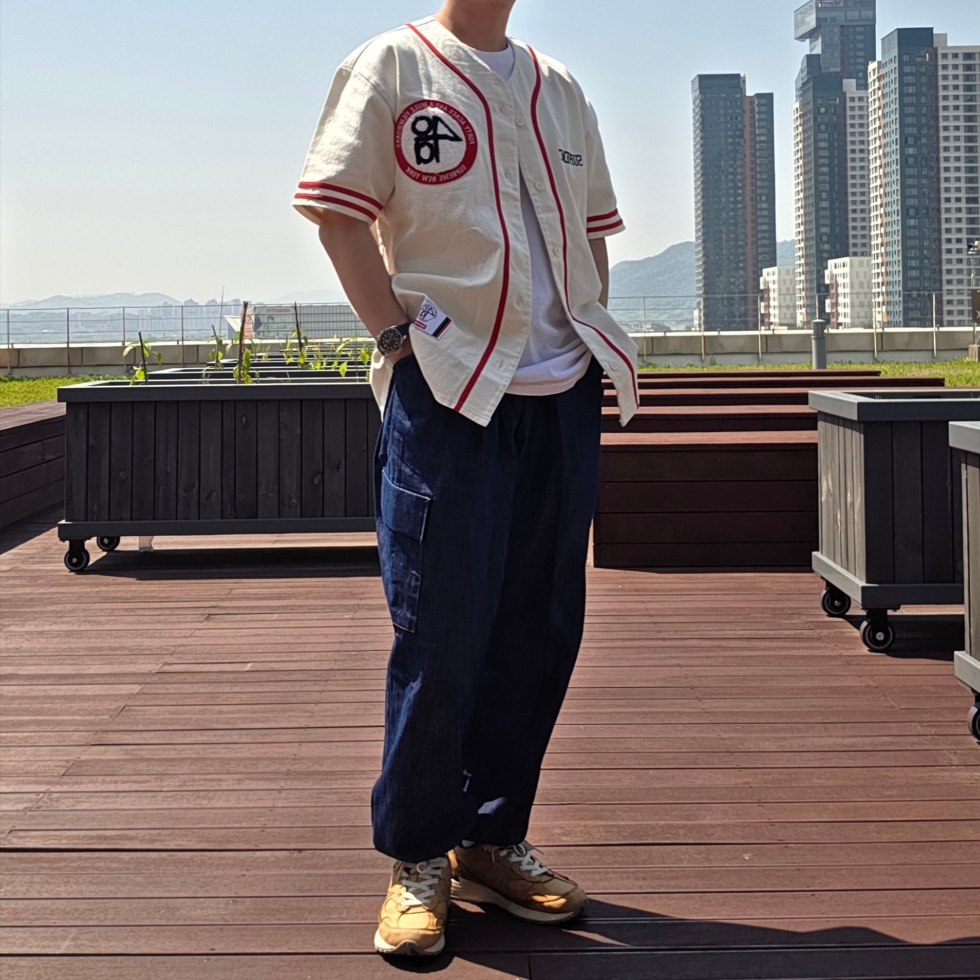 Supreme x 40 Acres Twill Baseball Jersey Natural - 25SS, New Balance 992 Made in USA Brown 착용 스타일 - 1