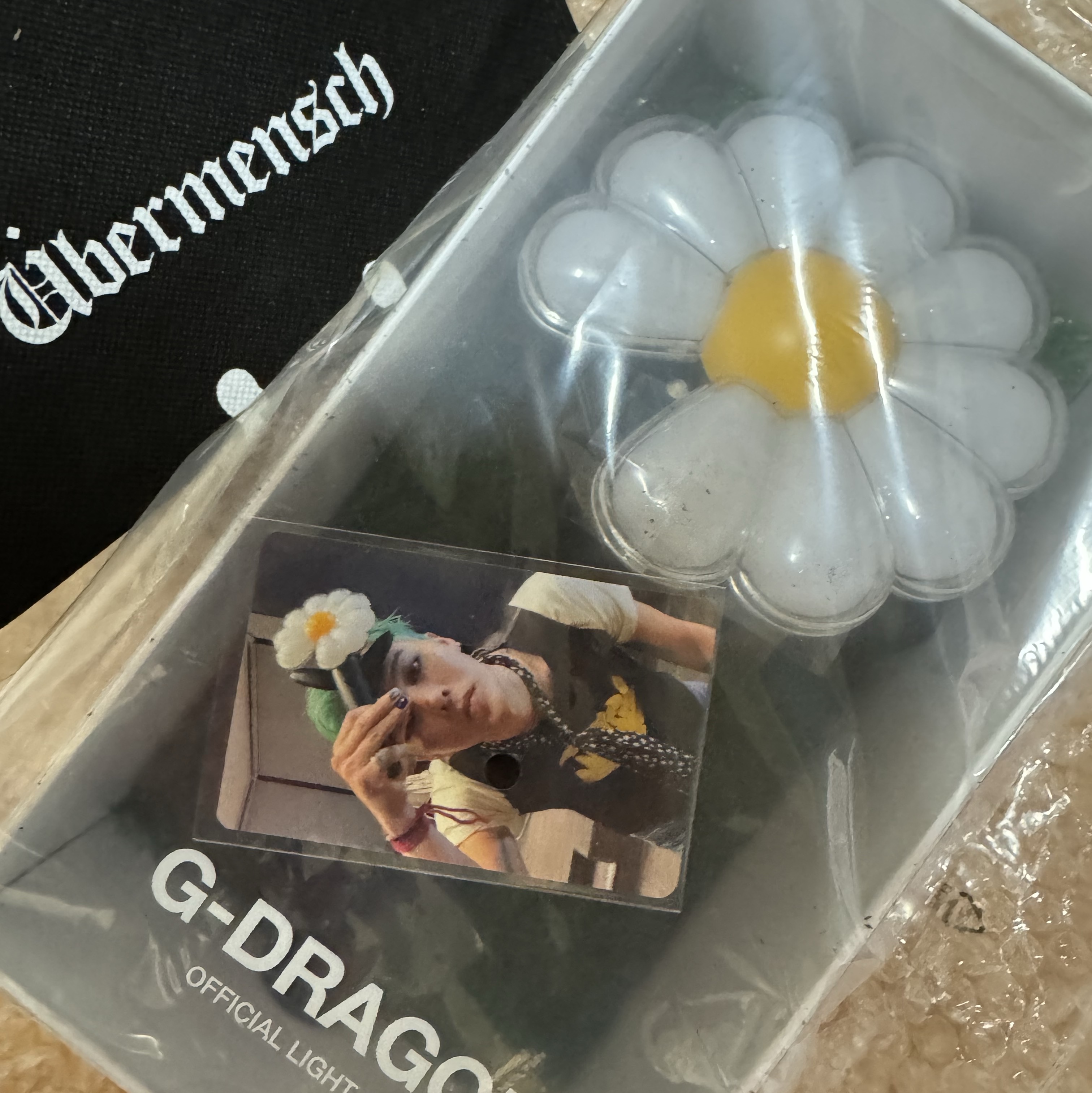 G-DRAGON Ubermensch Official Light Stick 착용 스타일