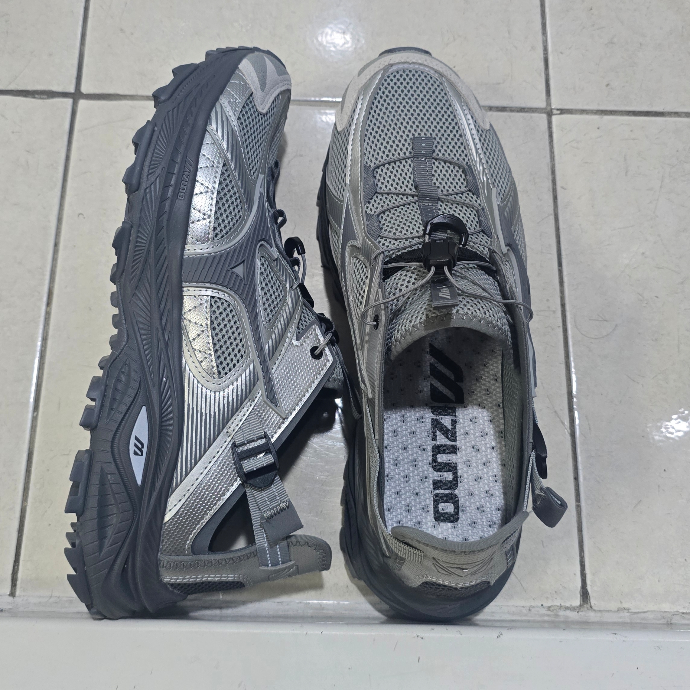 Mizuno Racer Trail SE Silver Grey 착용 스타일